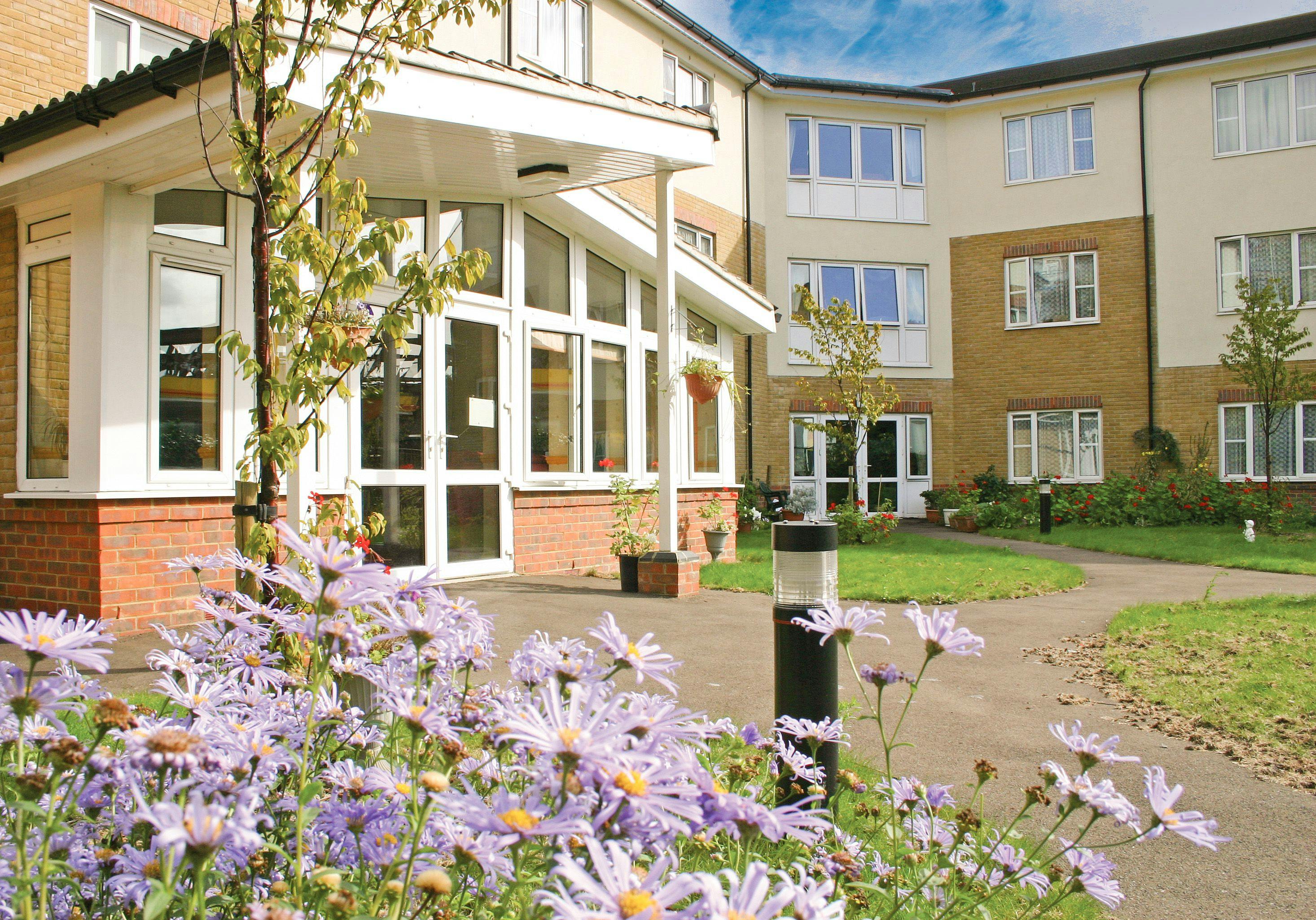 Bluegrove House Care Home in London 1