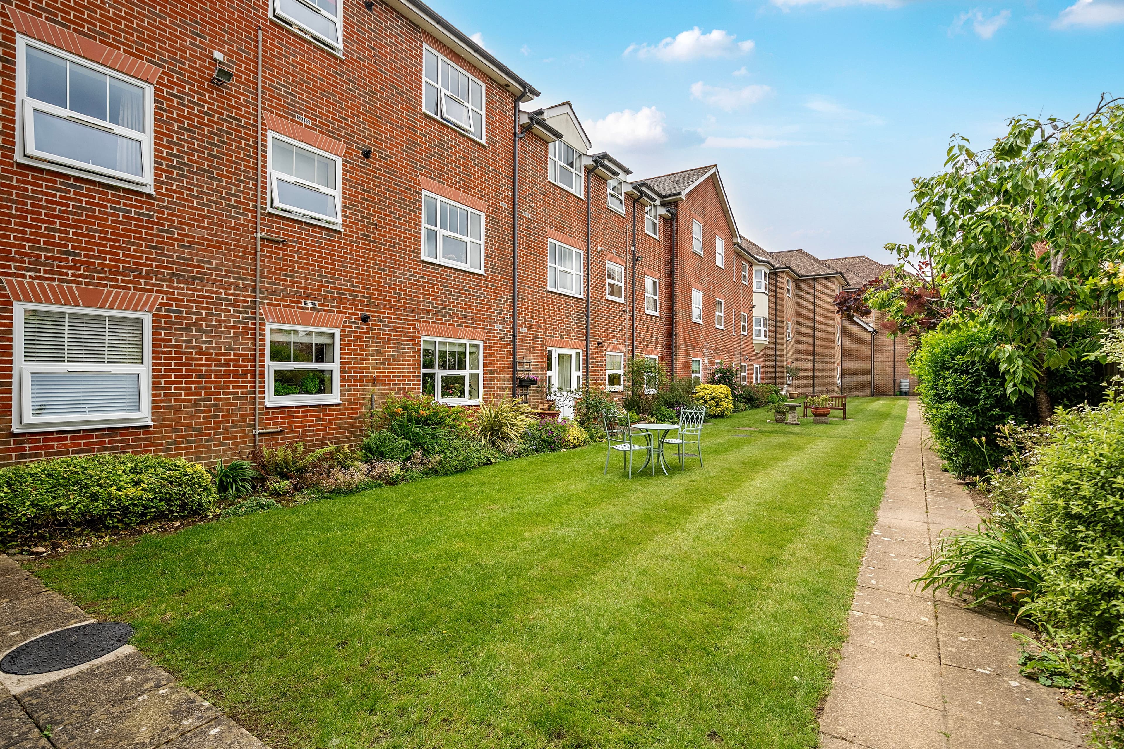 Retirement Security - Elizabeth Court in Crane Bridge Road, Salisbury SP2 7UX - 000