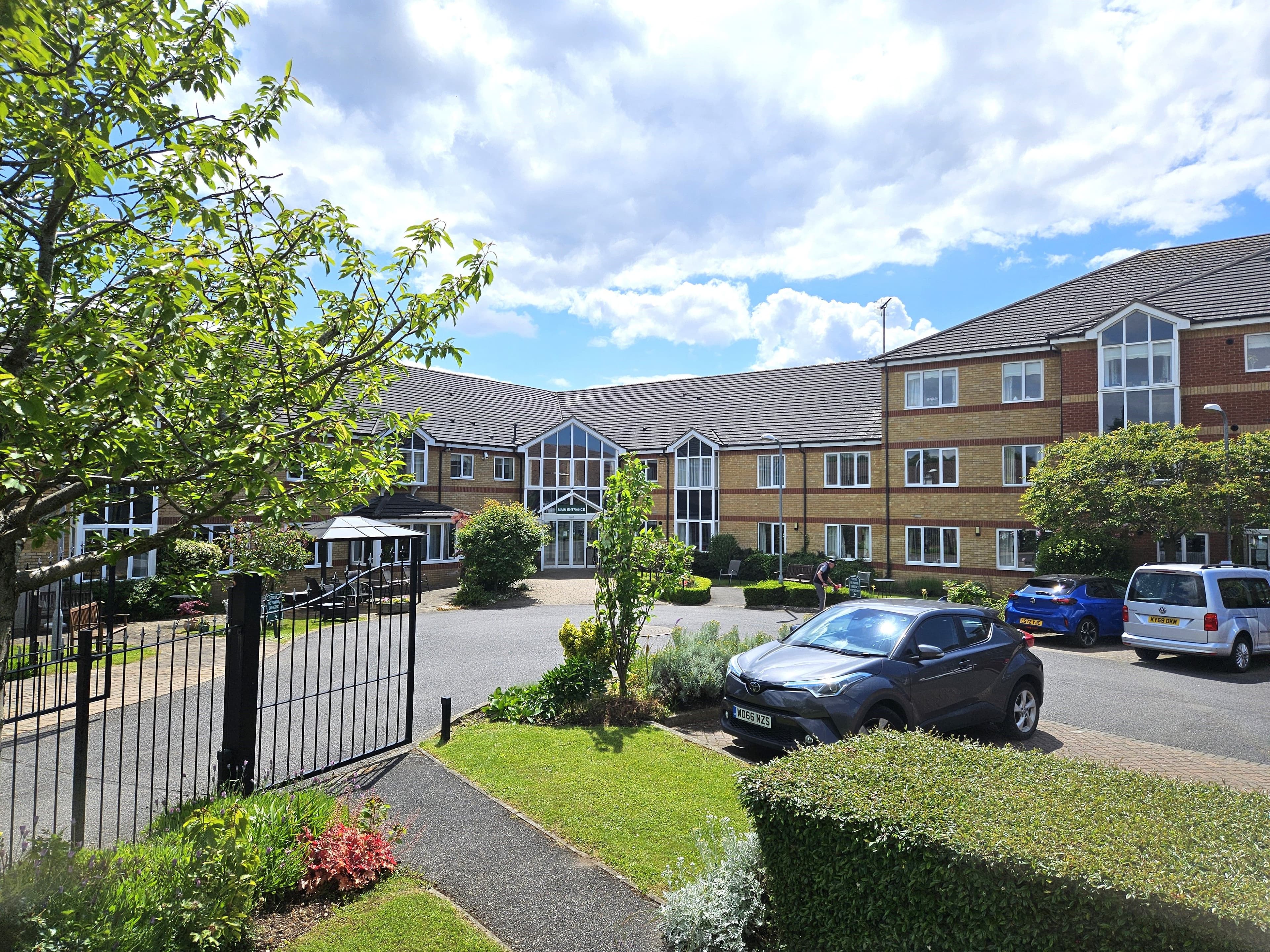 Retirement Security - Bushmead Court in Hancock Dr, Luton LU2 7GY - 000