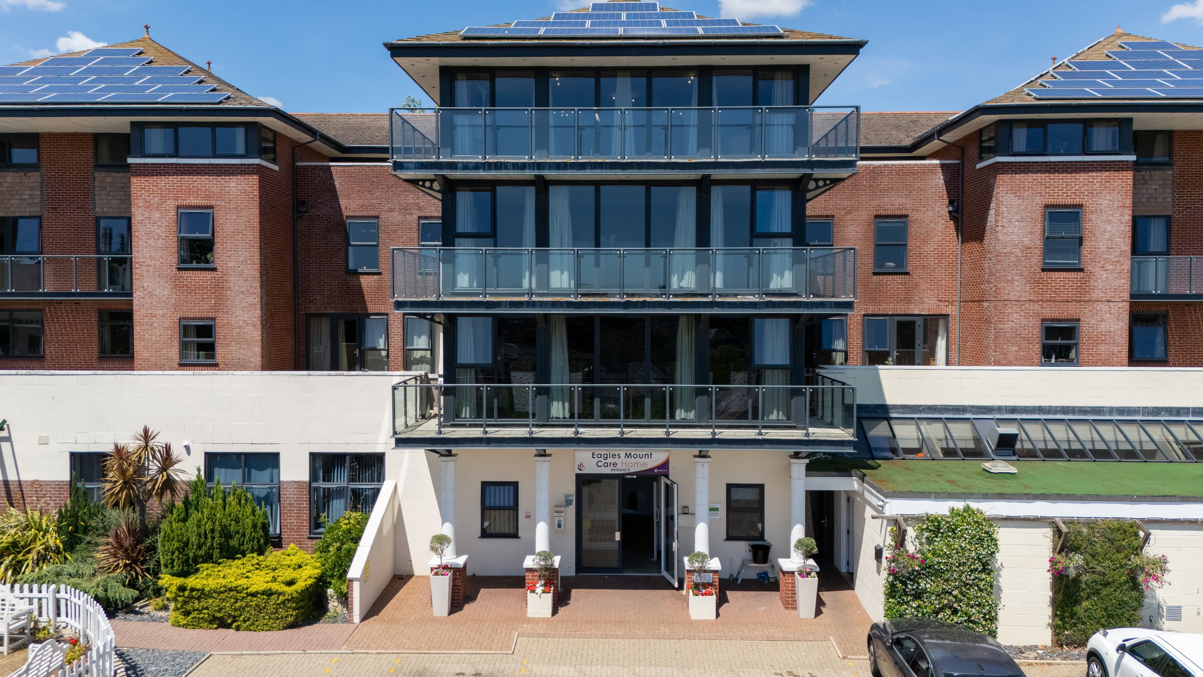 Luxury Care - Eagles Mount care home 1