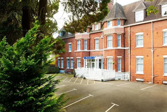 Windsor Court-main-image