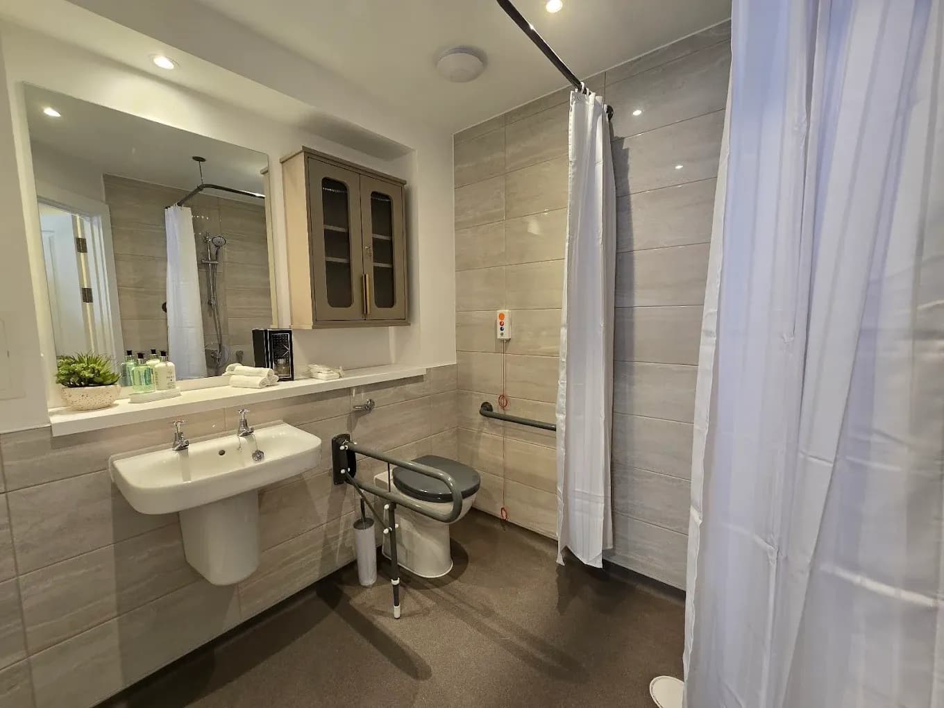 HC-One - The Applewood care home - 013