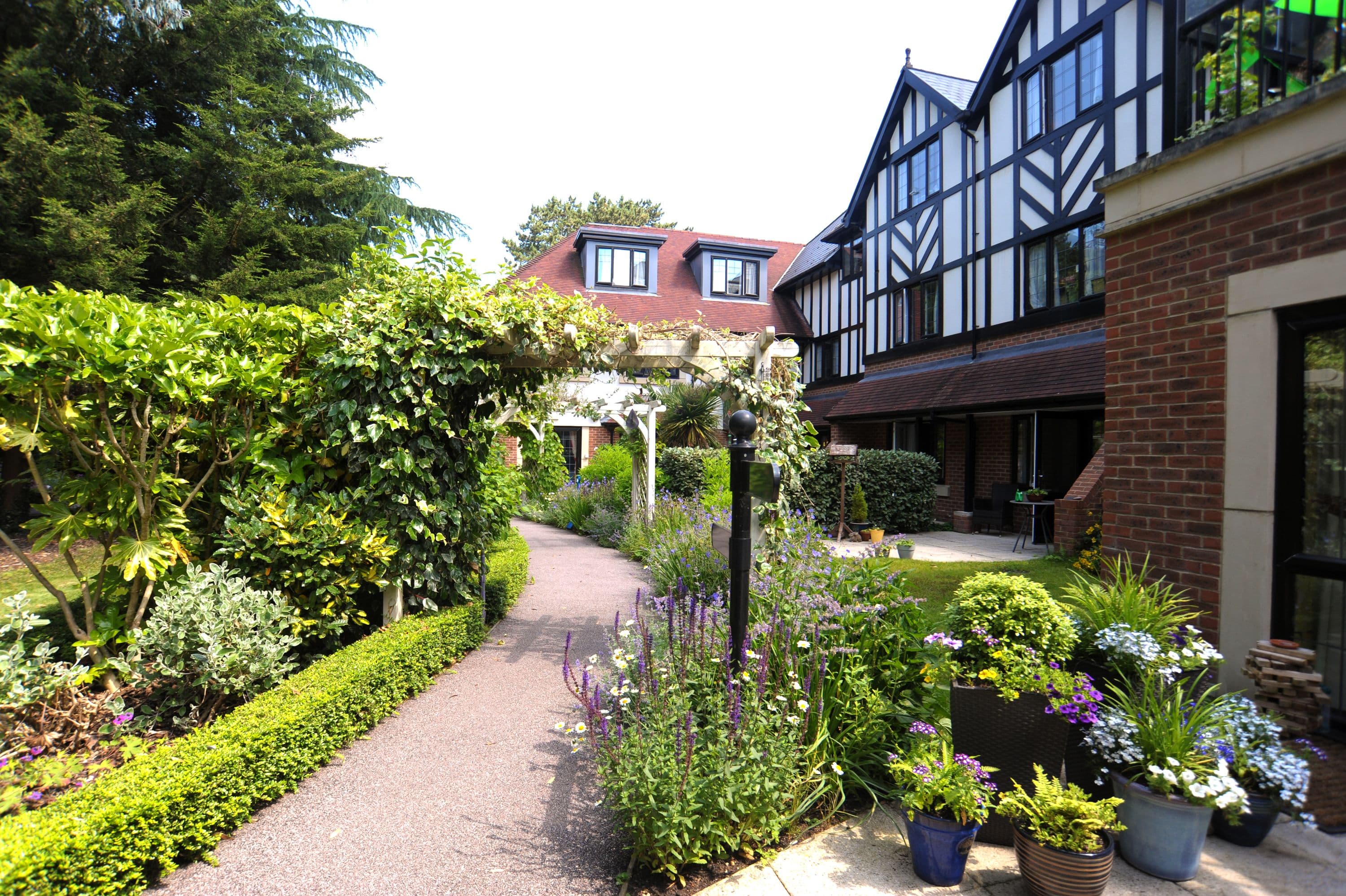Hallmark Luxury Care Homes - Hallmark Anya Court care home - 002