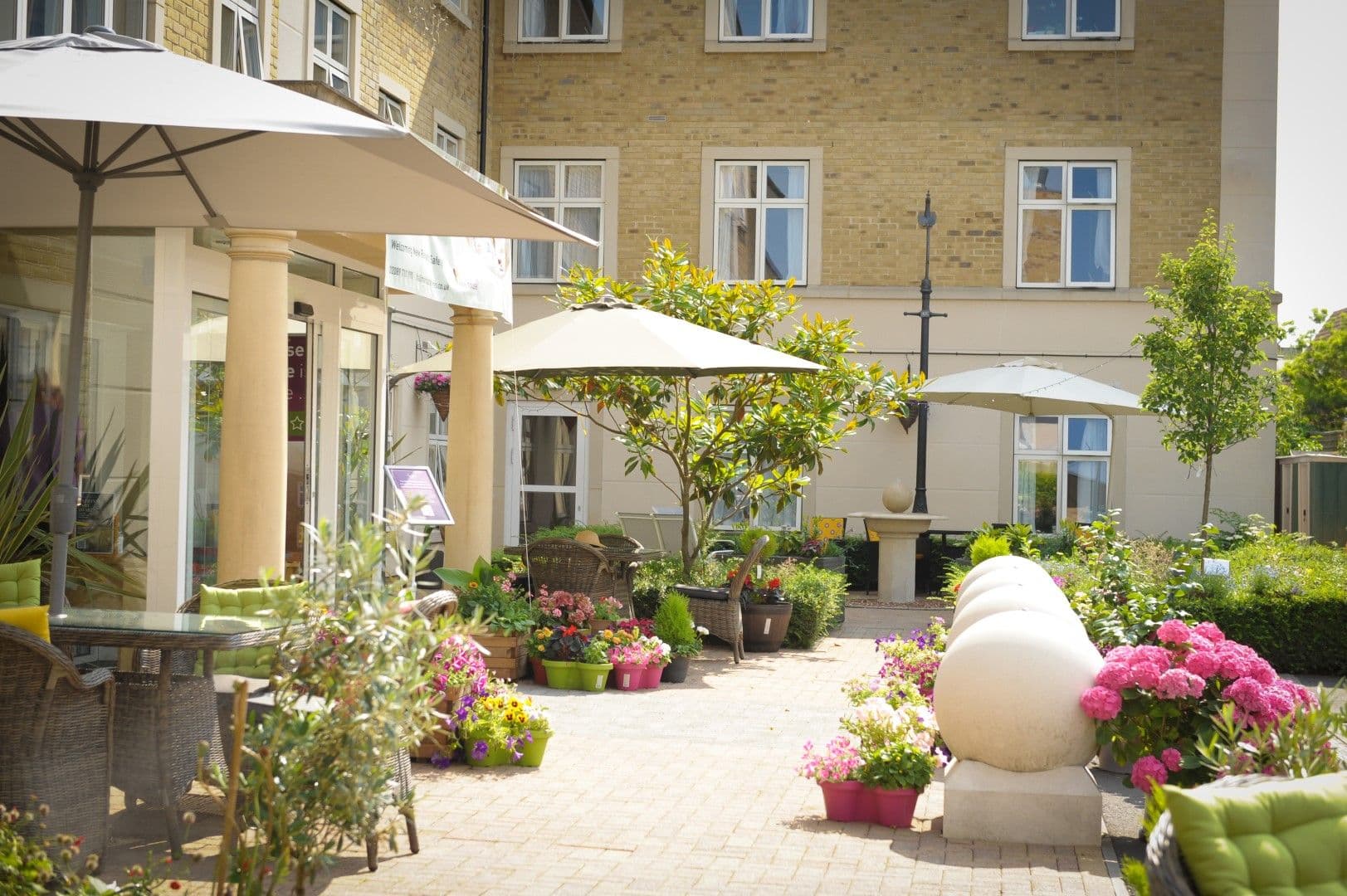Hallmark Luxury Care Homes - Hallmark Kew House care home - 001