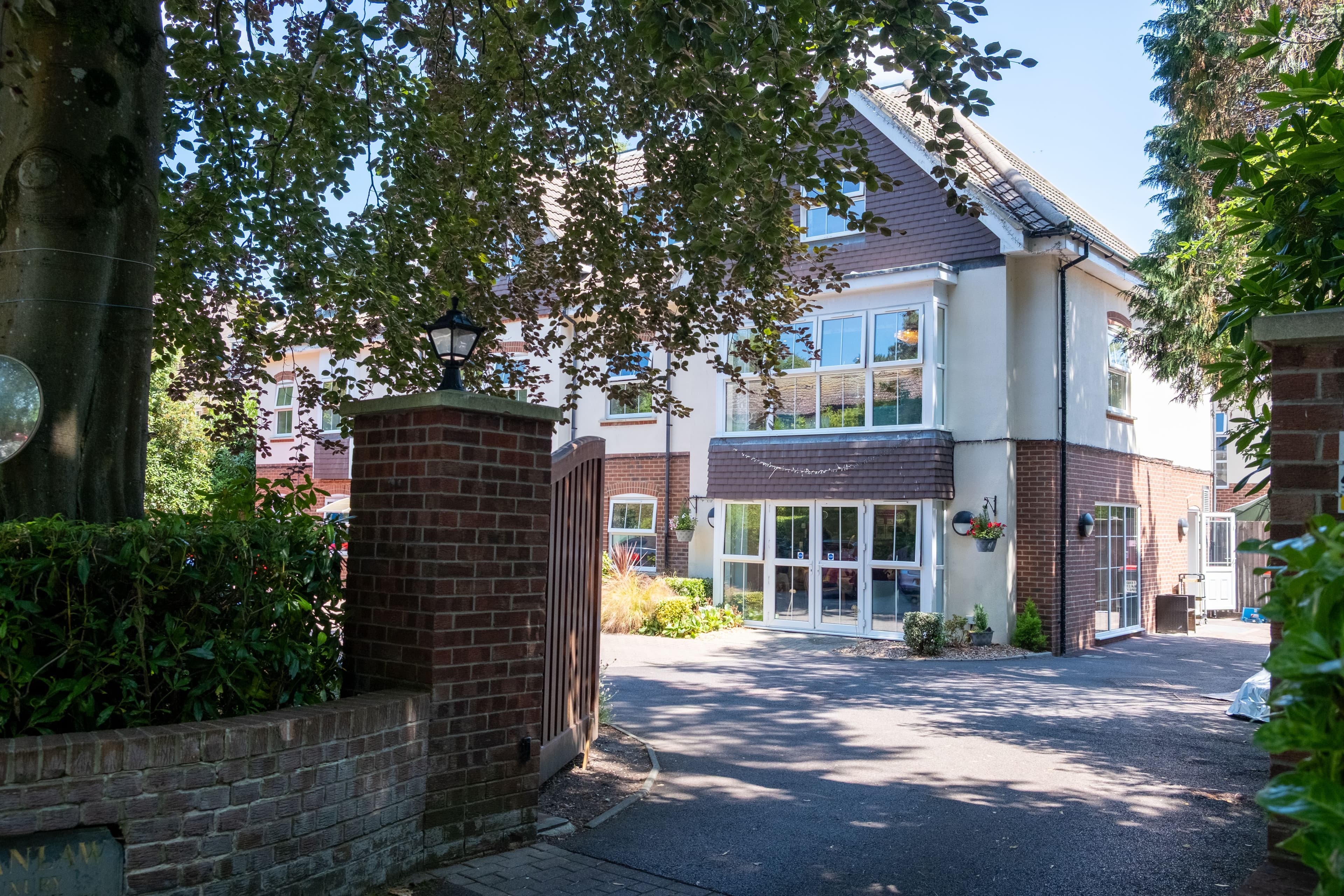 Luxury Care  - Aranlaw House care home - 022