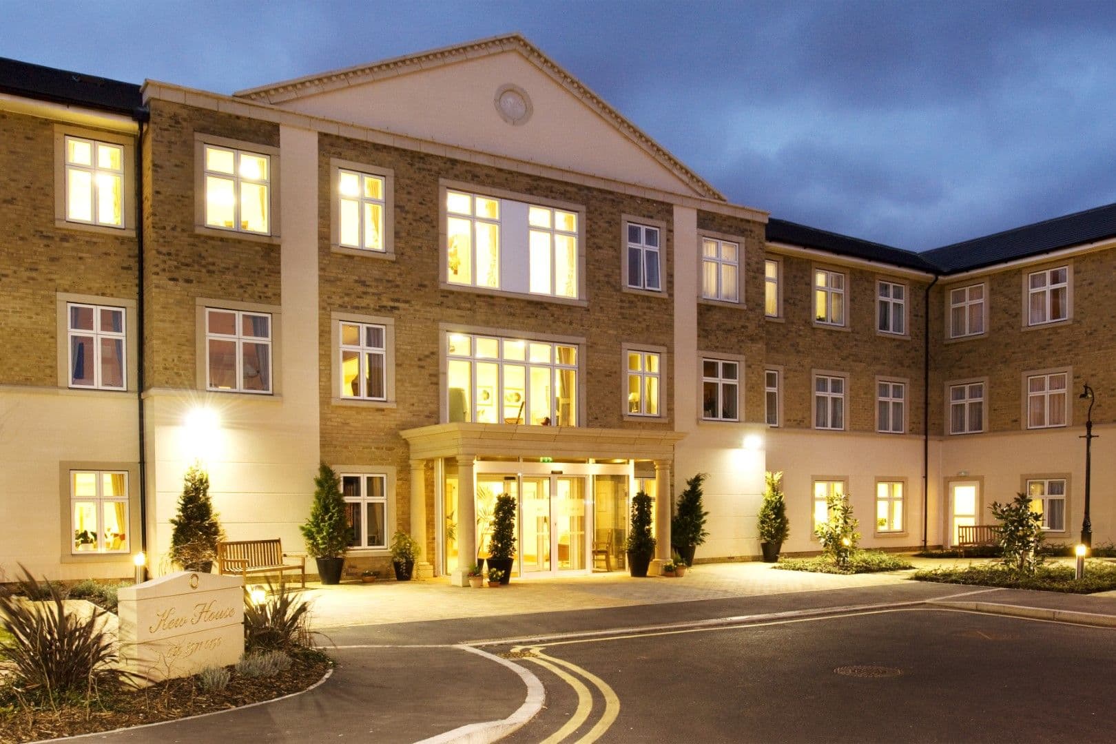 Hallmark Luxury Care Homes - Hallmark Kew House care home - 002