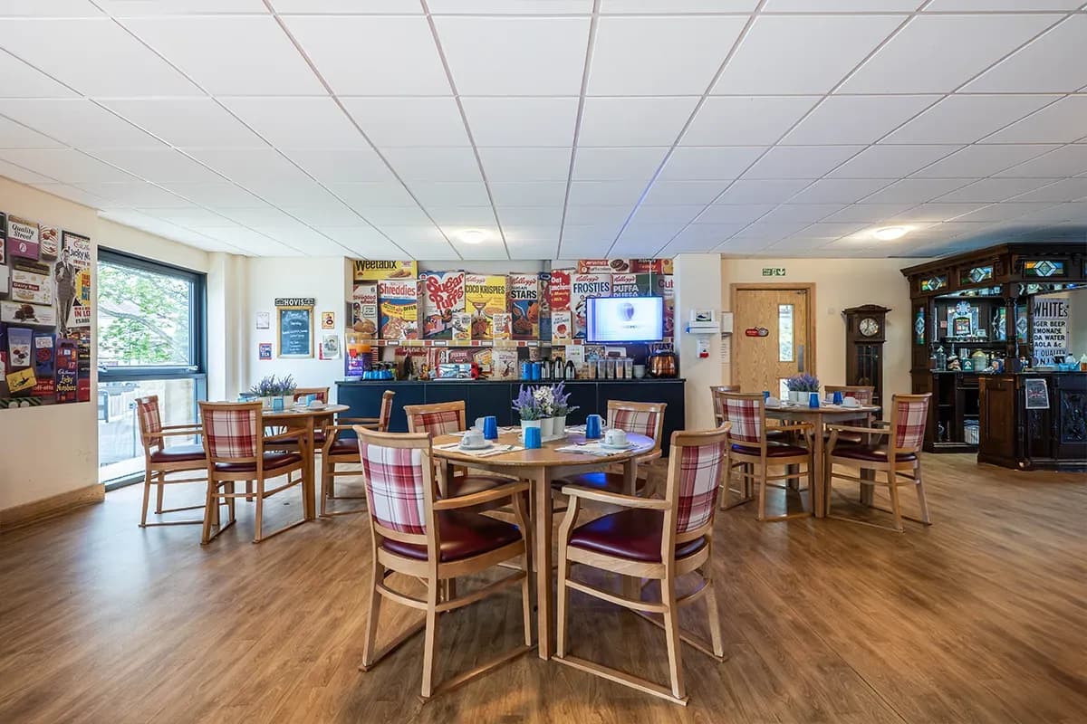 Holt Family Care Group - The Avenue care home - 004