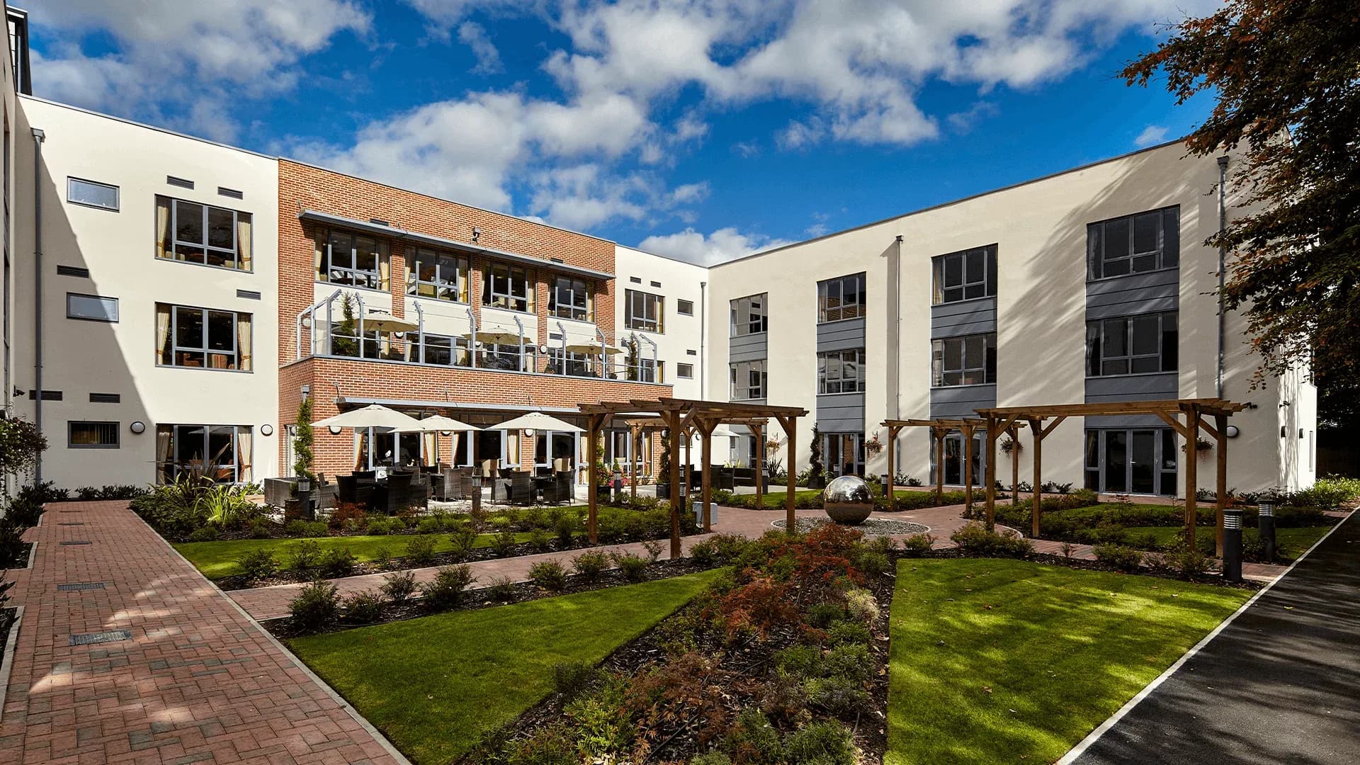 Exterior photo of Hawthorns Aldridge Care Home in Walsall