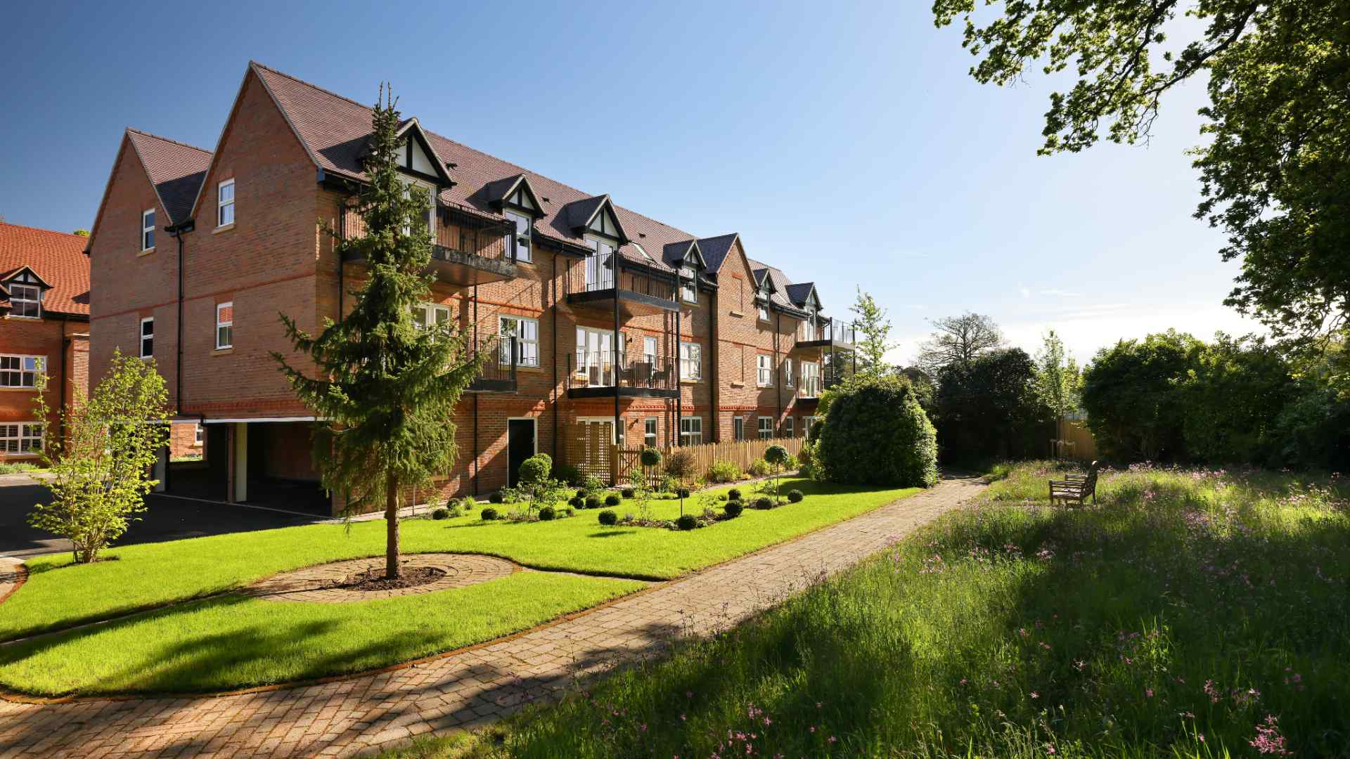 Beechcroft - Pinewood Place in Hatch Lane, Windsor, Berkshire, SL4 3RW - 000