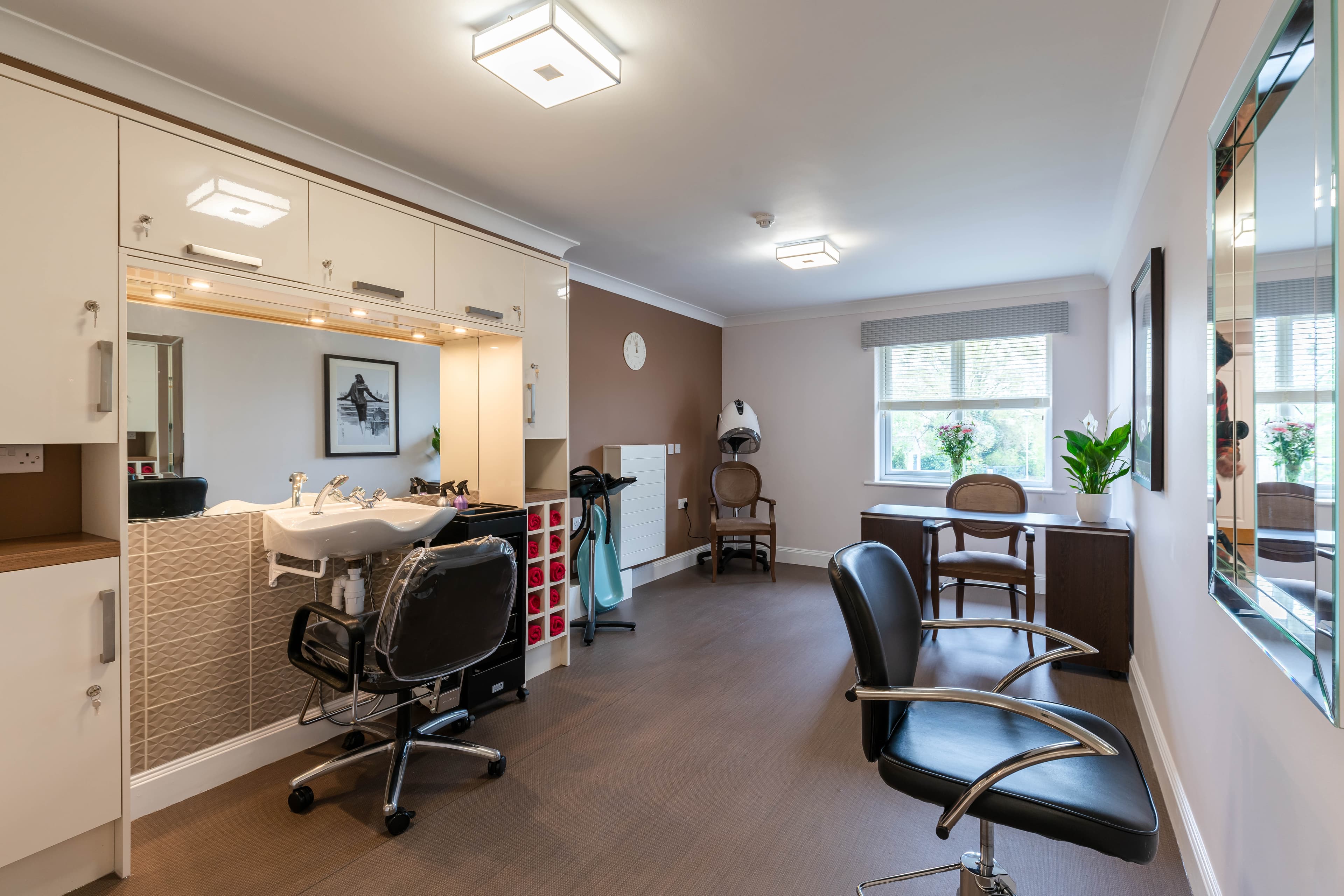 Barchester Healthcare - Hundens Park care home 11