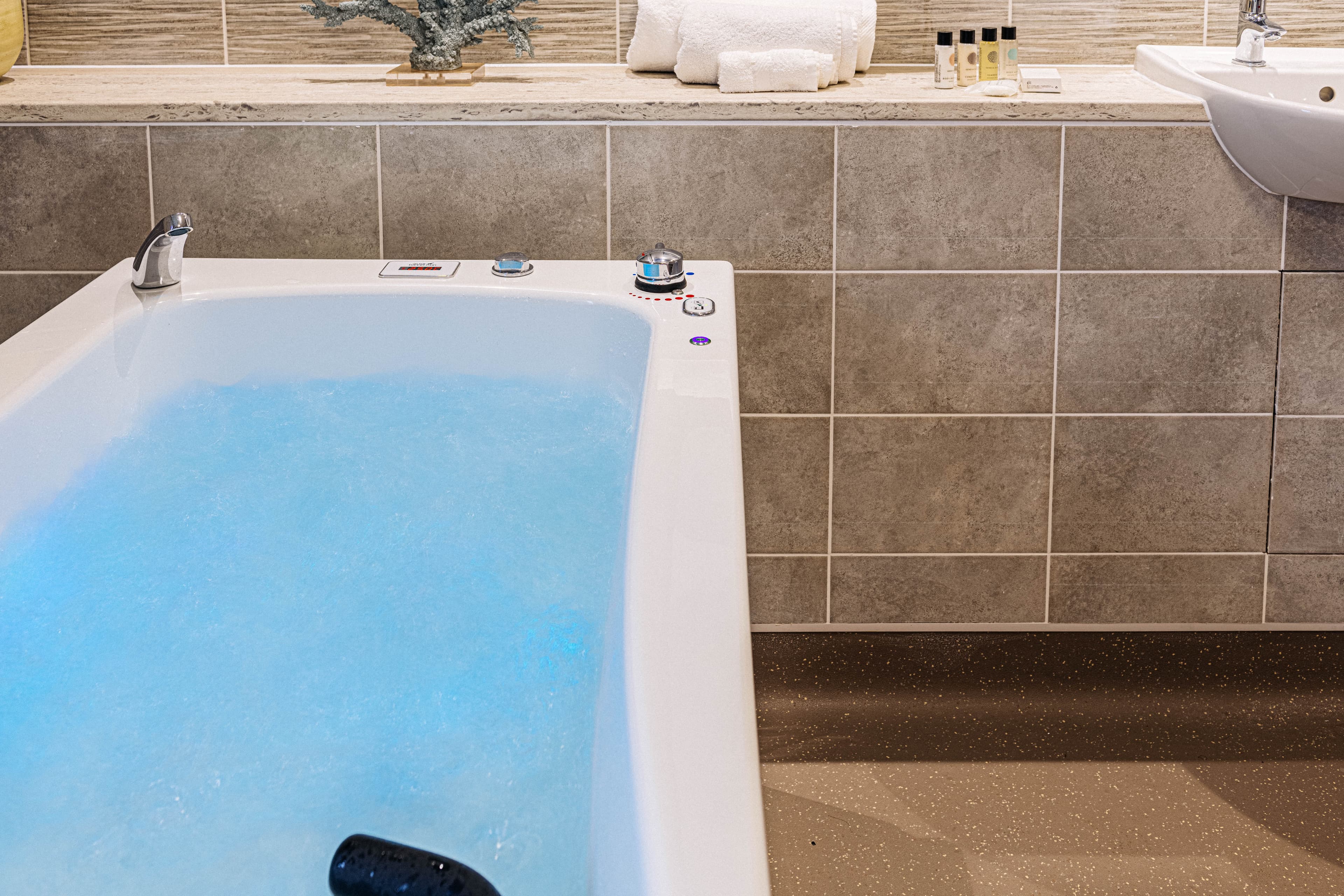 Spa Bath at Lynde House Care Home in Twickenham, Richmond Upon Thames