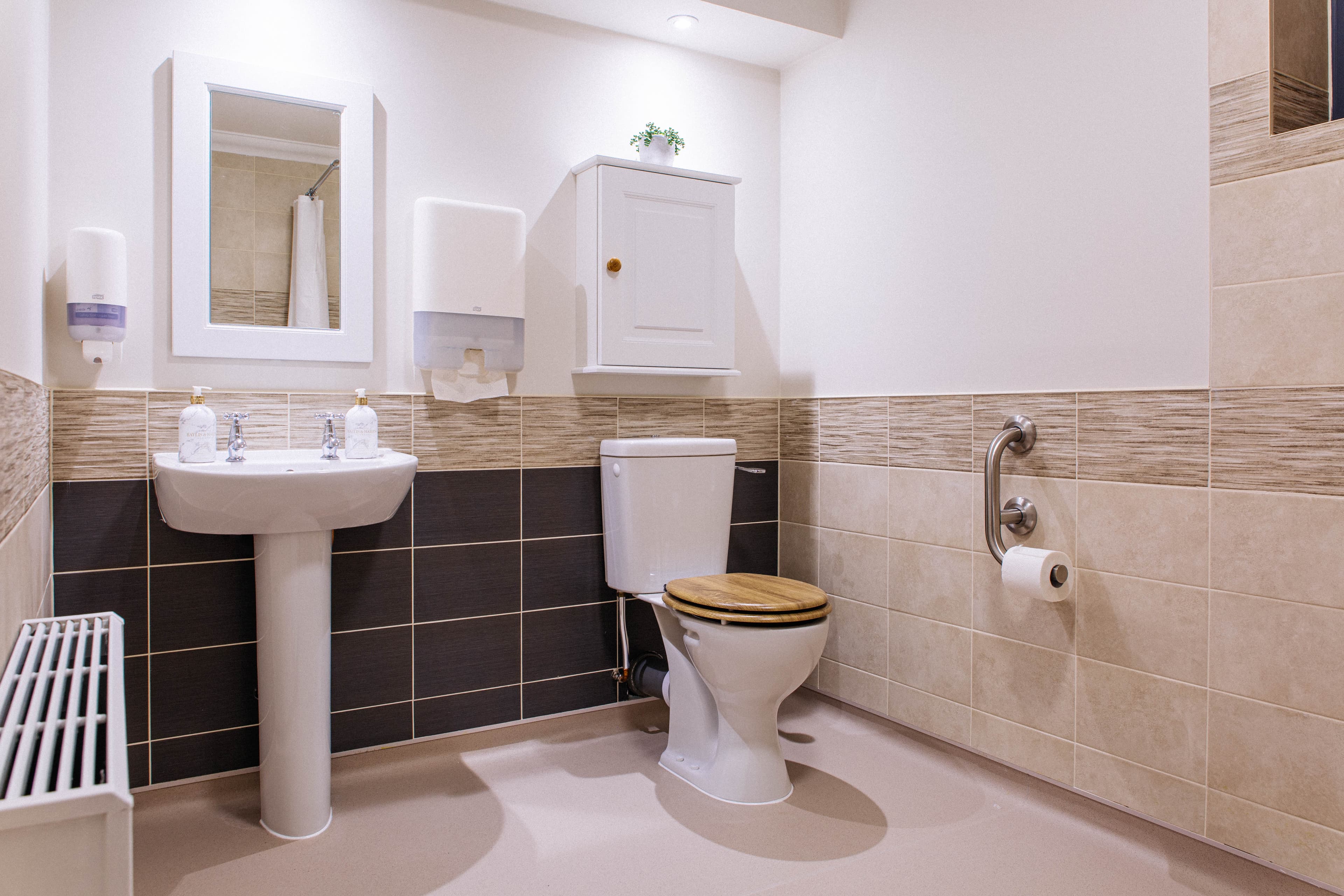 Bathroom in Oaklands Care Home in Cambridge, Cambridgeshire