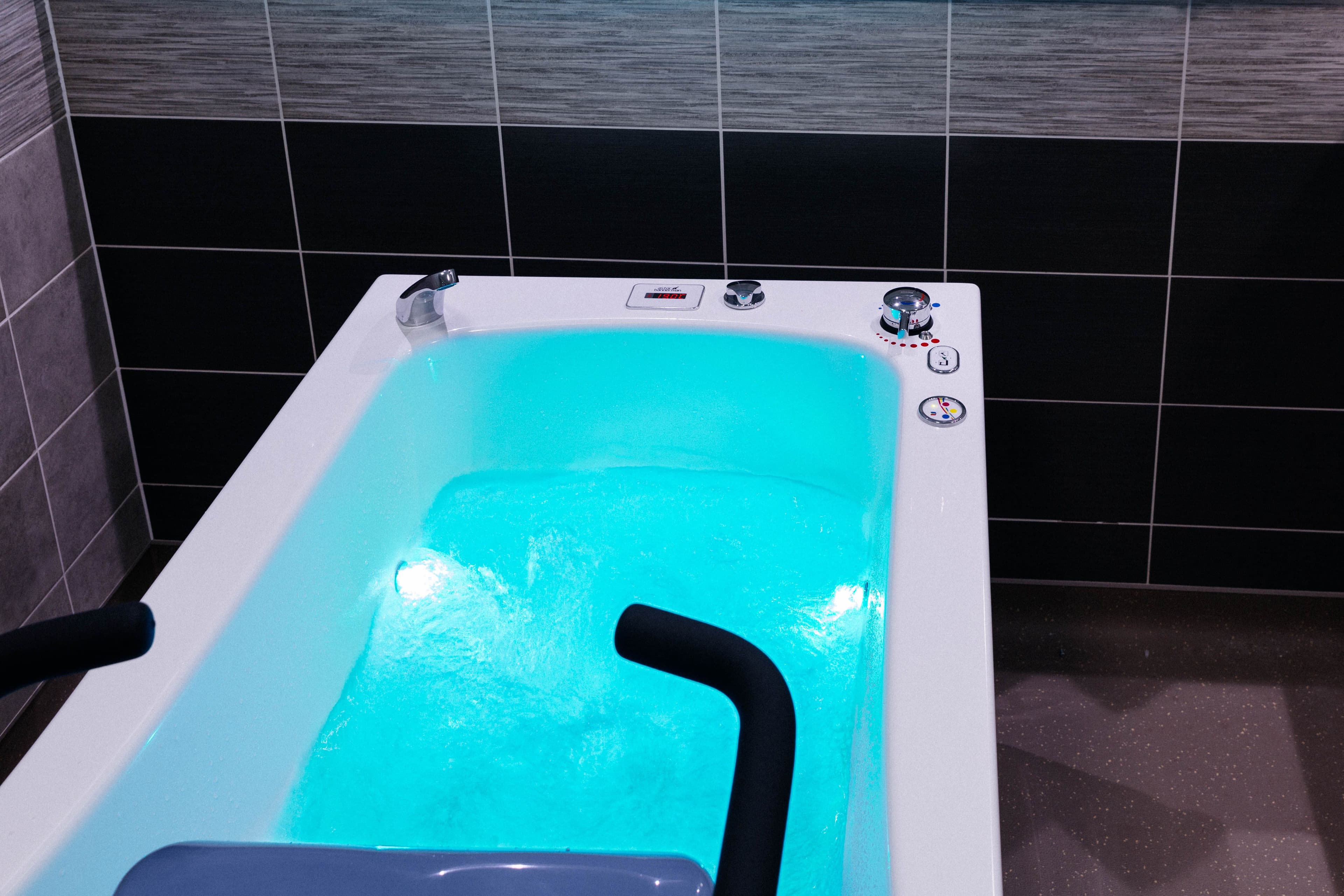 Spa Bath in Oaklands Care Home in Cambridge, Cambridgeshire