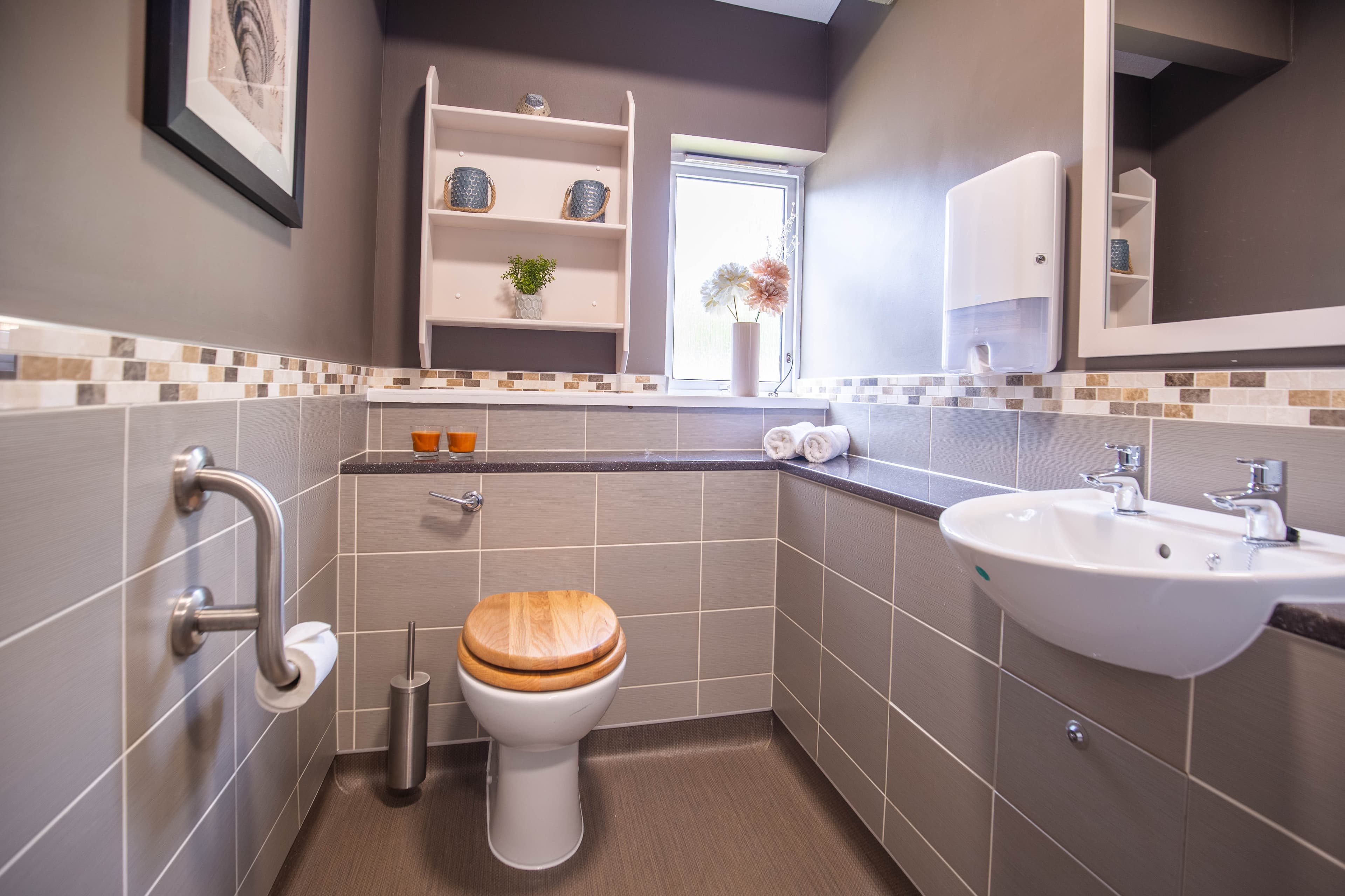 Bathroom at Plas-y-Dderwen Care Home in Camarthen, Camarthenshire