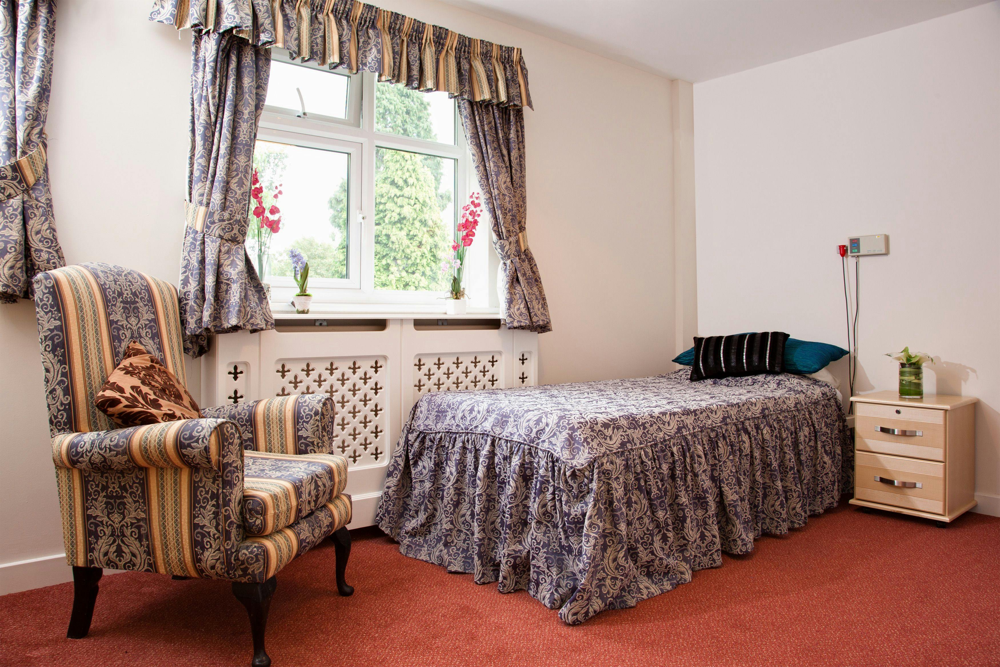Surrey Hills Care Home in Wormley 5