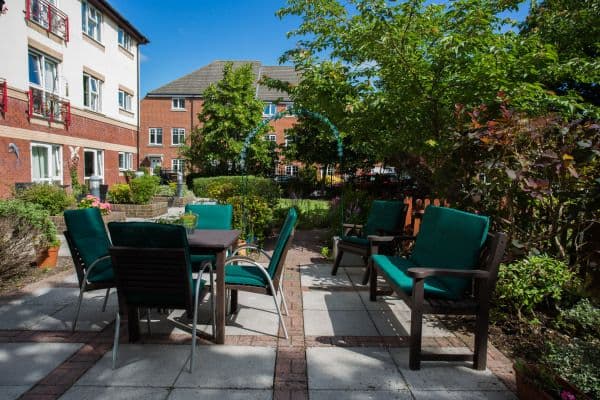 Knights' Grove Care Home, Southampton, SO52 9EW