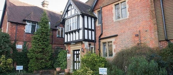 Pendean House-main-image