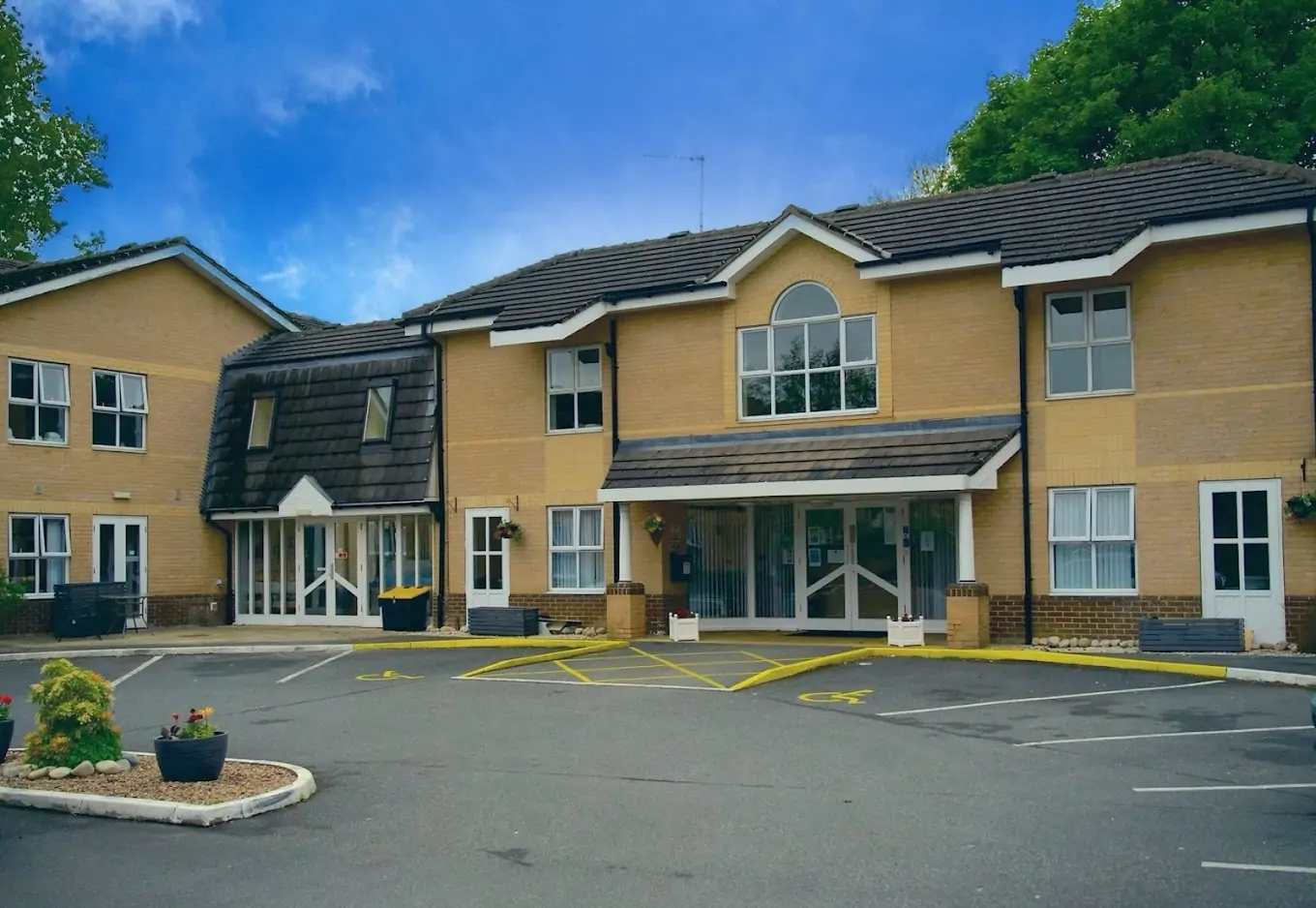 Chestnut Lodge - Image 1