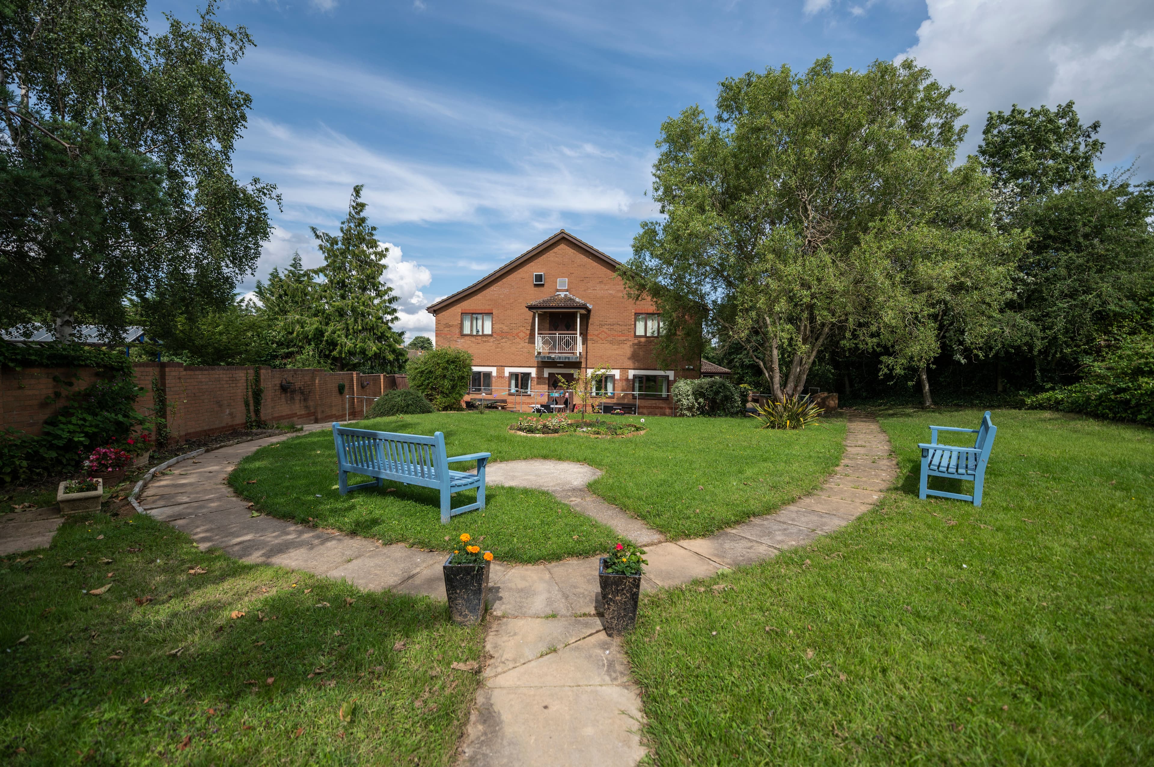 Exterior garden photo of Bletchley House Care Home in Milton Keynes