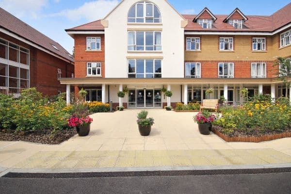 Cinnamon Luxury Care - Emerson Park retirement property 6