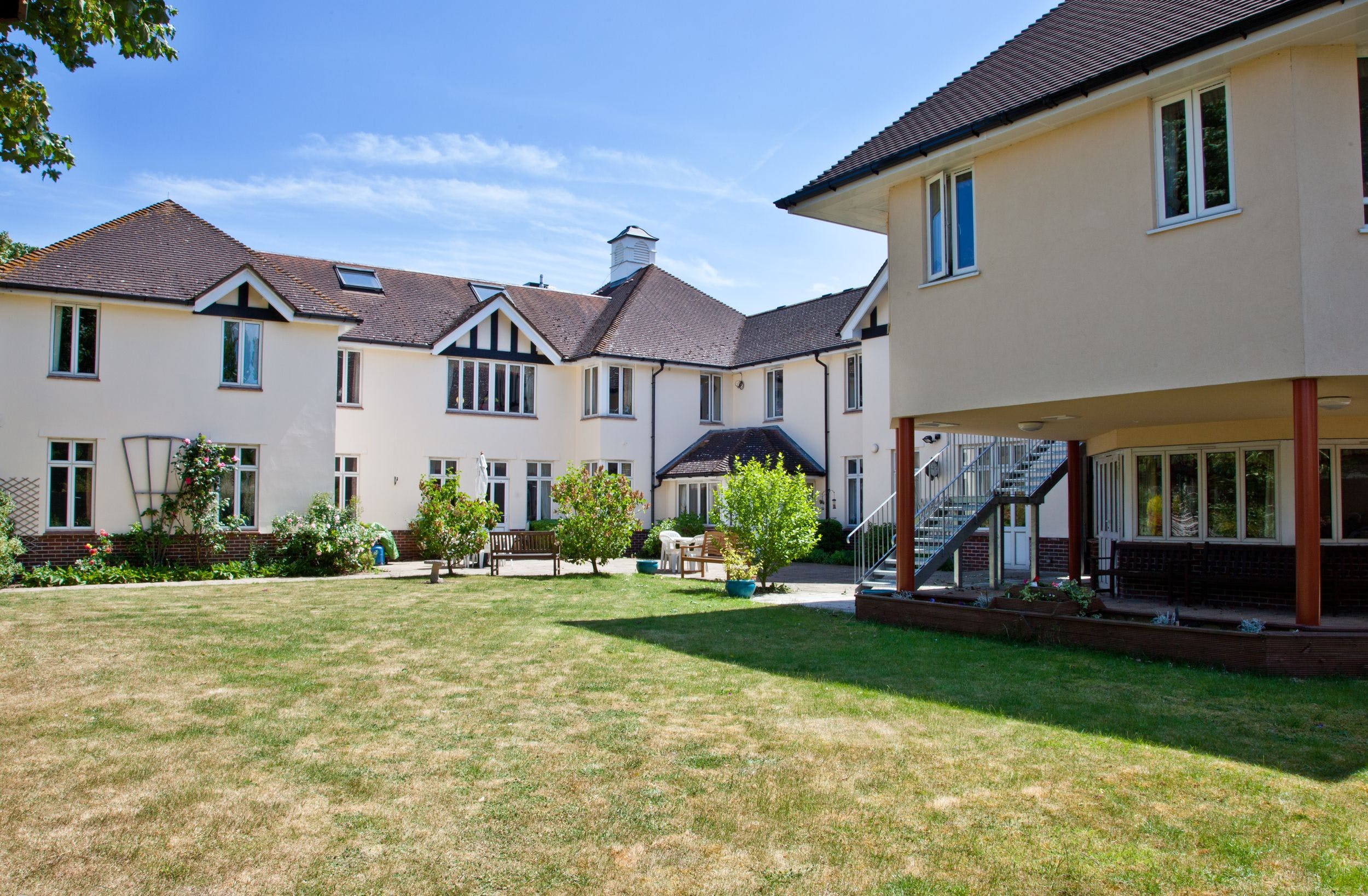 White Gates Care Home in Laleham-Upon-Thames 7