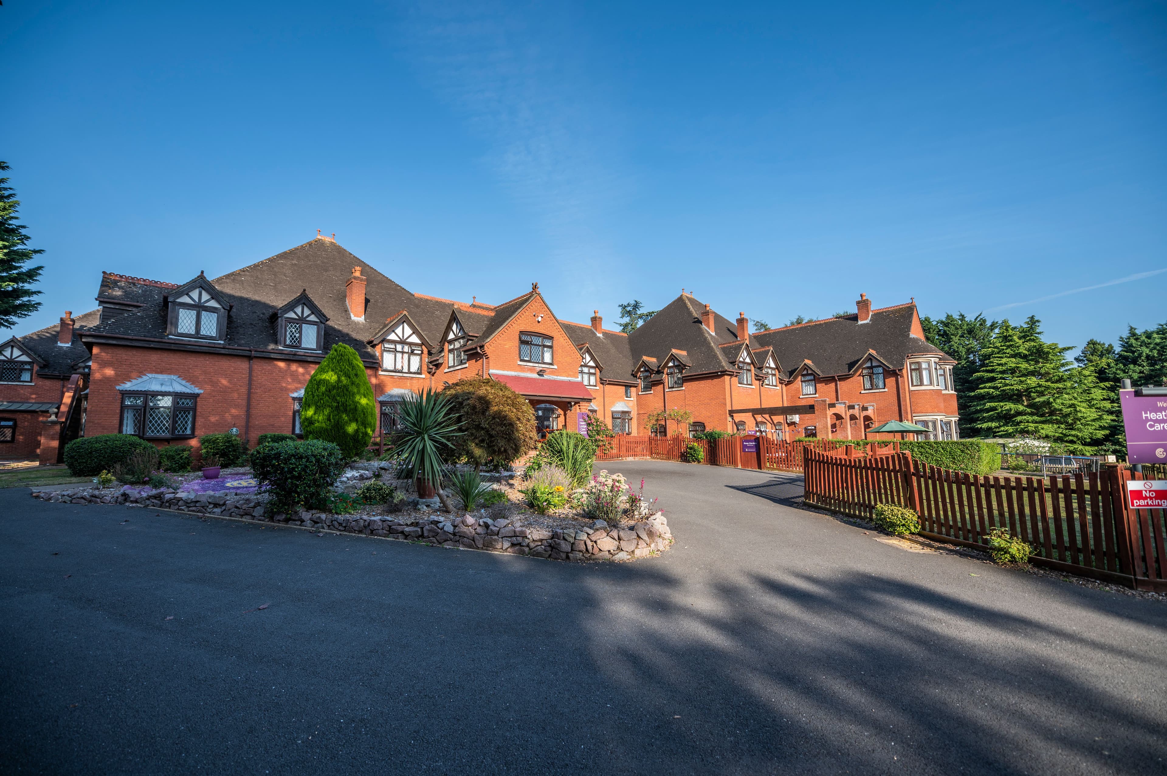 Gold Care Homes - Heath Lodge care home 003