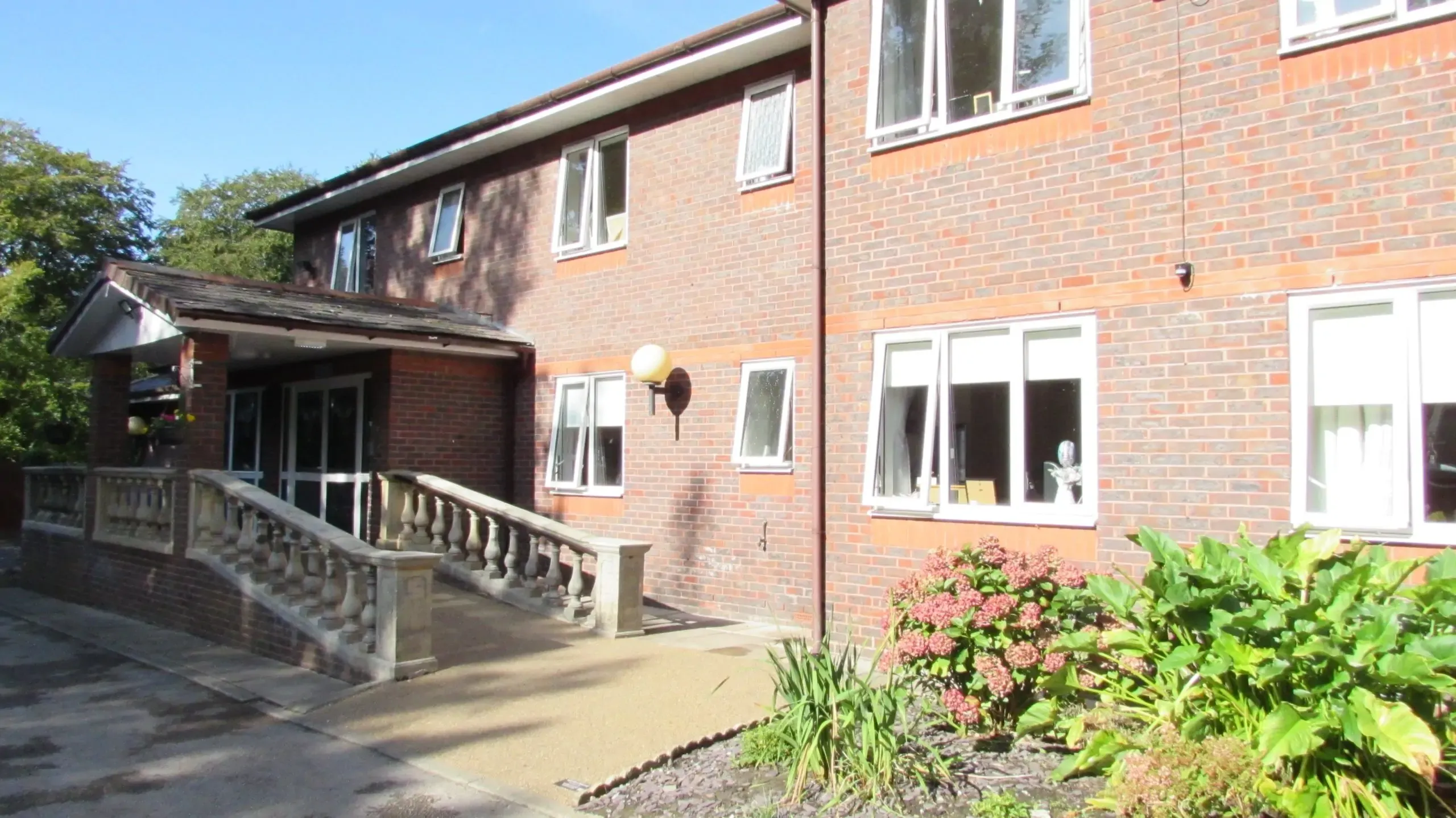 Harbour Healthcare - Kingswood Mount care home - 004