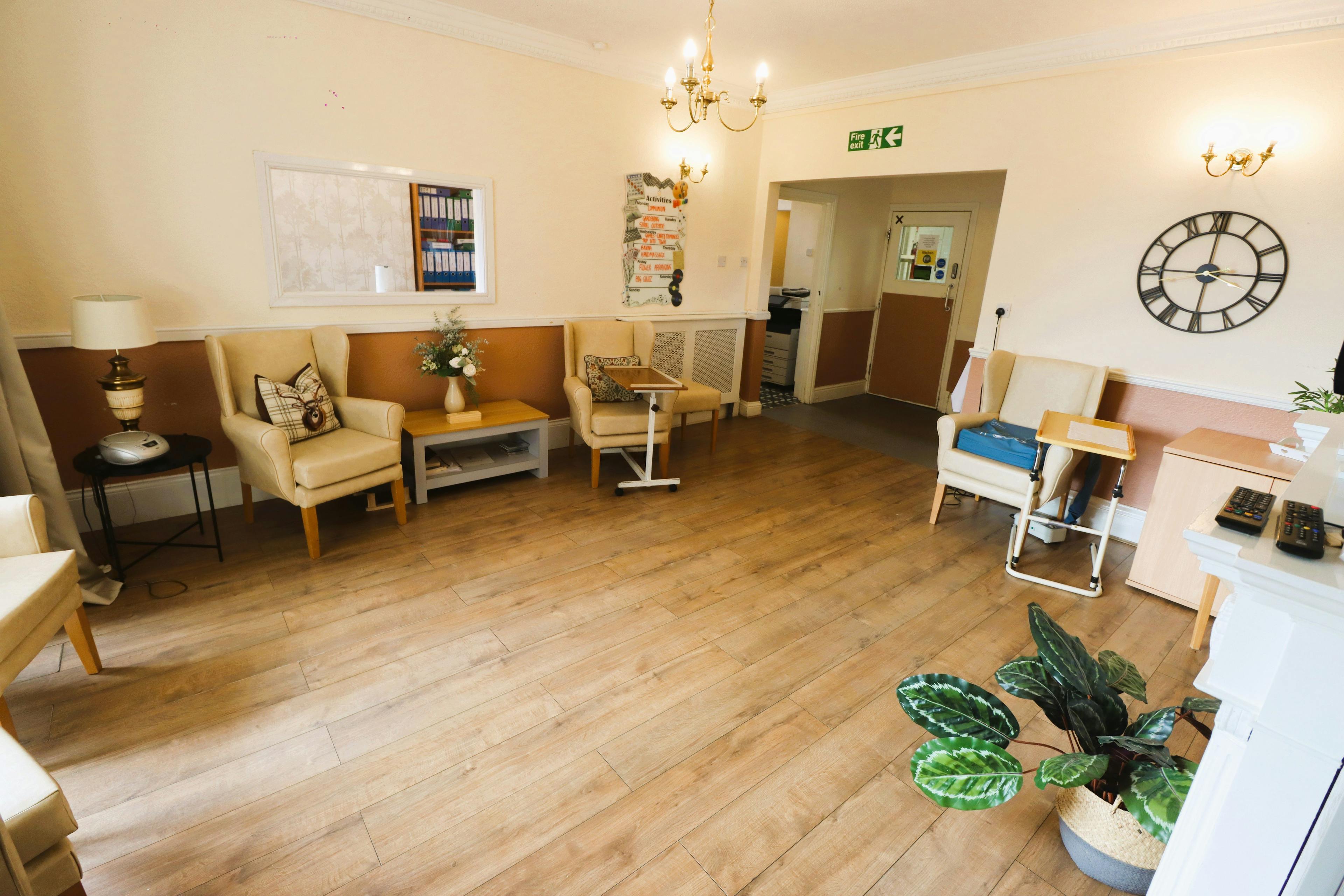 Caring & Leading - Southwoods care home 003