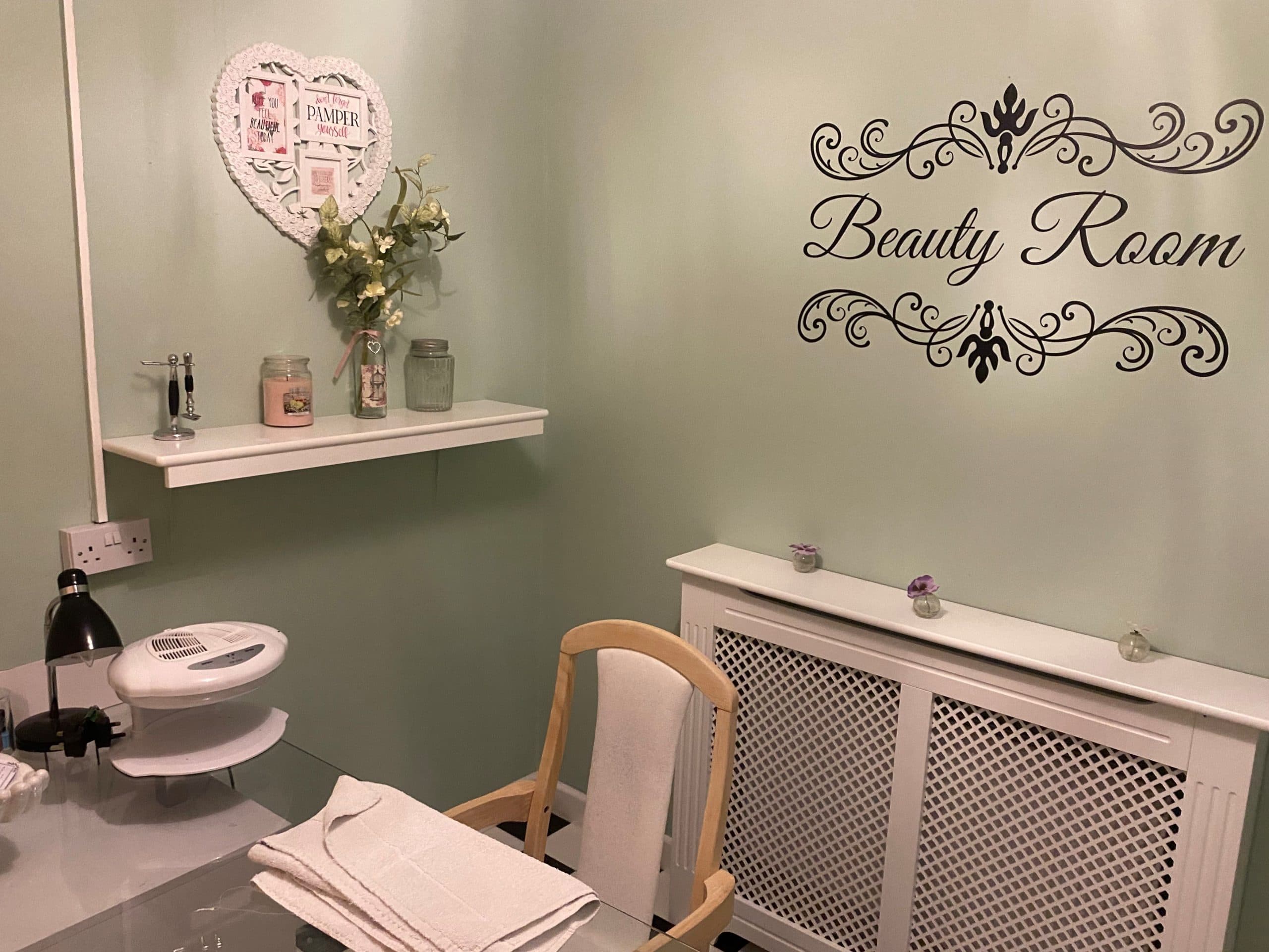 Salon of Kirby Grange care home in Botcheston, Leicester