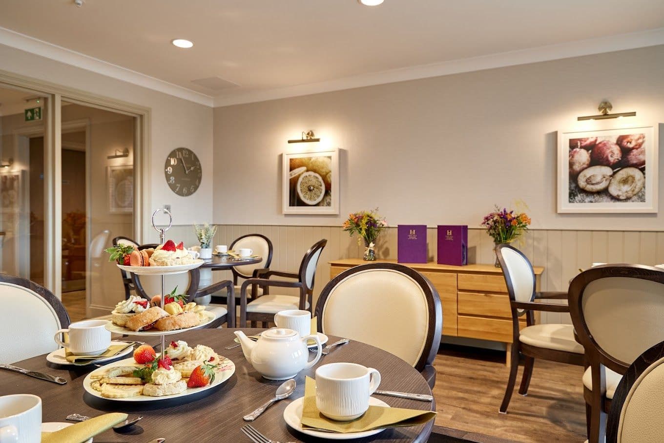 Dining room of Lace Hill Manor in Buckingham, Bukinghamshire