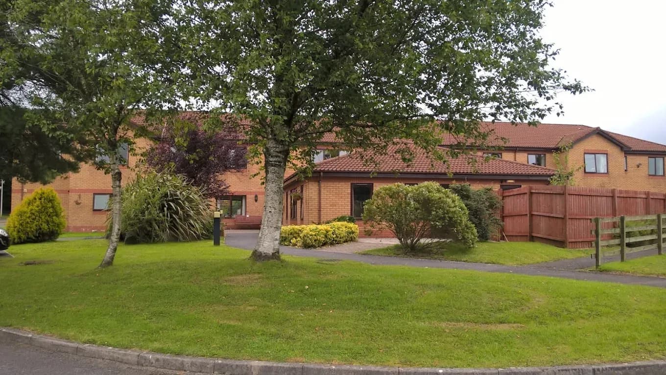 Llys Newydd Care Home in Ammanford HC-one