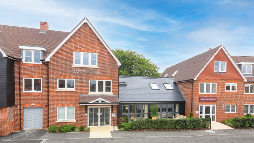 Churchill Living - Surrey - Manns Lodge in High Street, Cranleigh, Surrey, GU6 8AY - 000