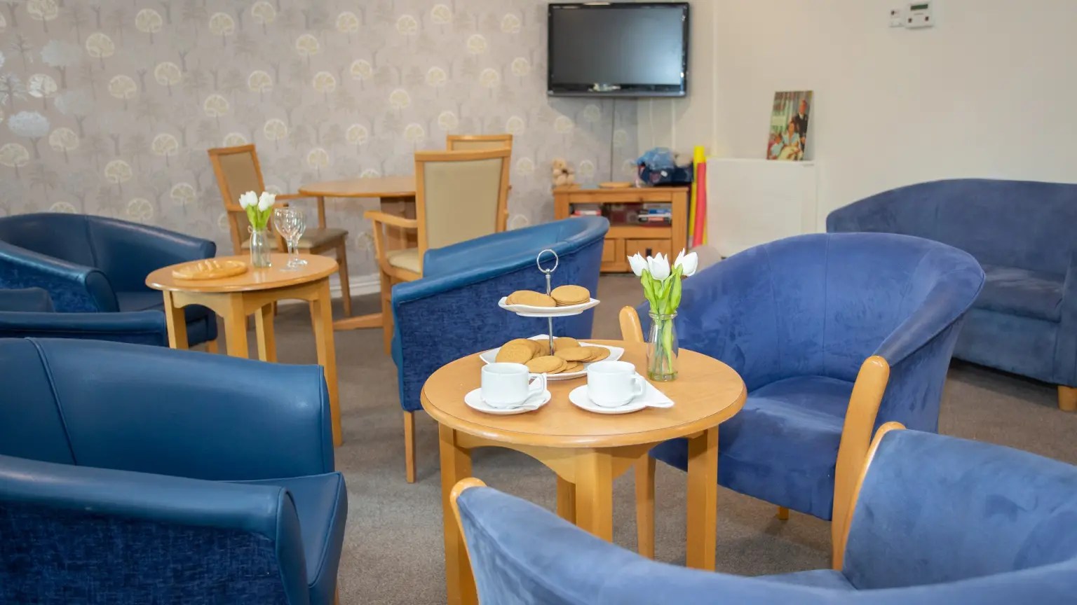 Lounge of Moutnbatten Lodge care home in Hemel Hempstead, Hertfordshire