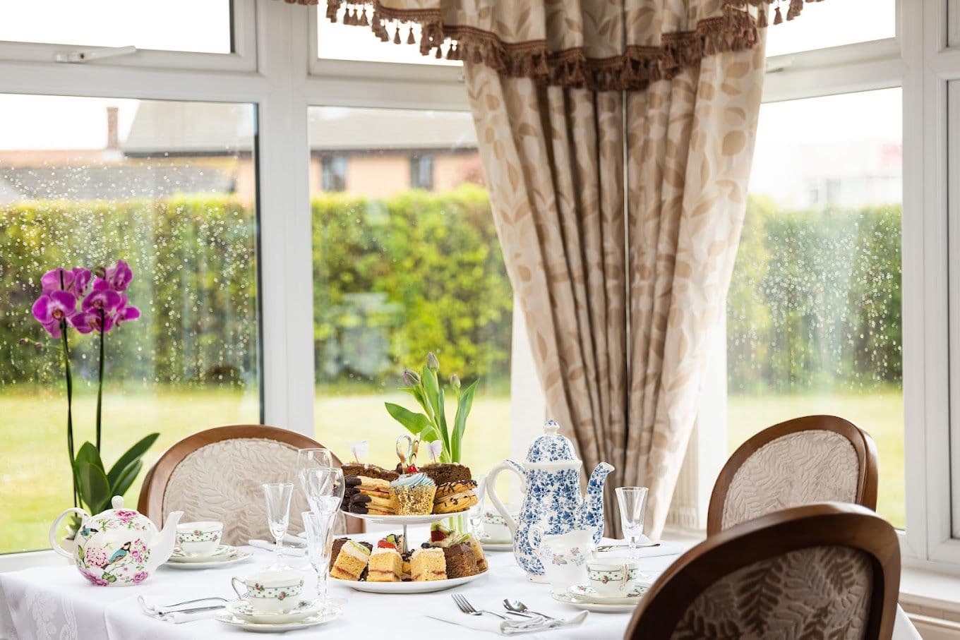 Dining room of Oakland Grange care home in Littlehampton