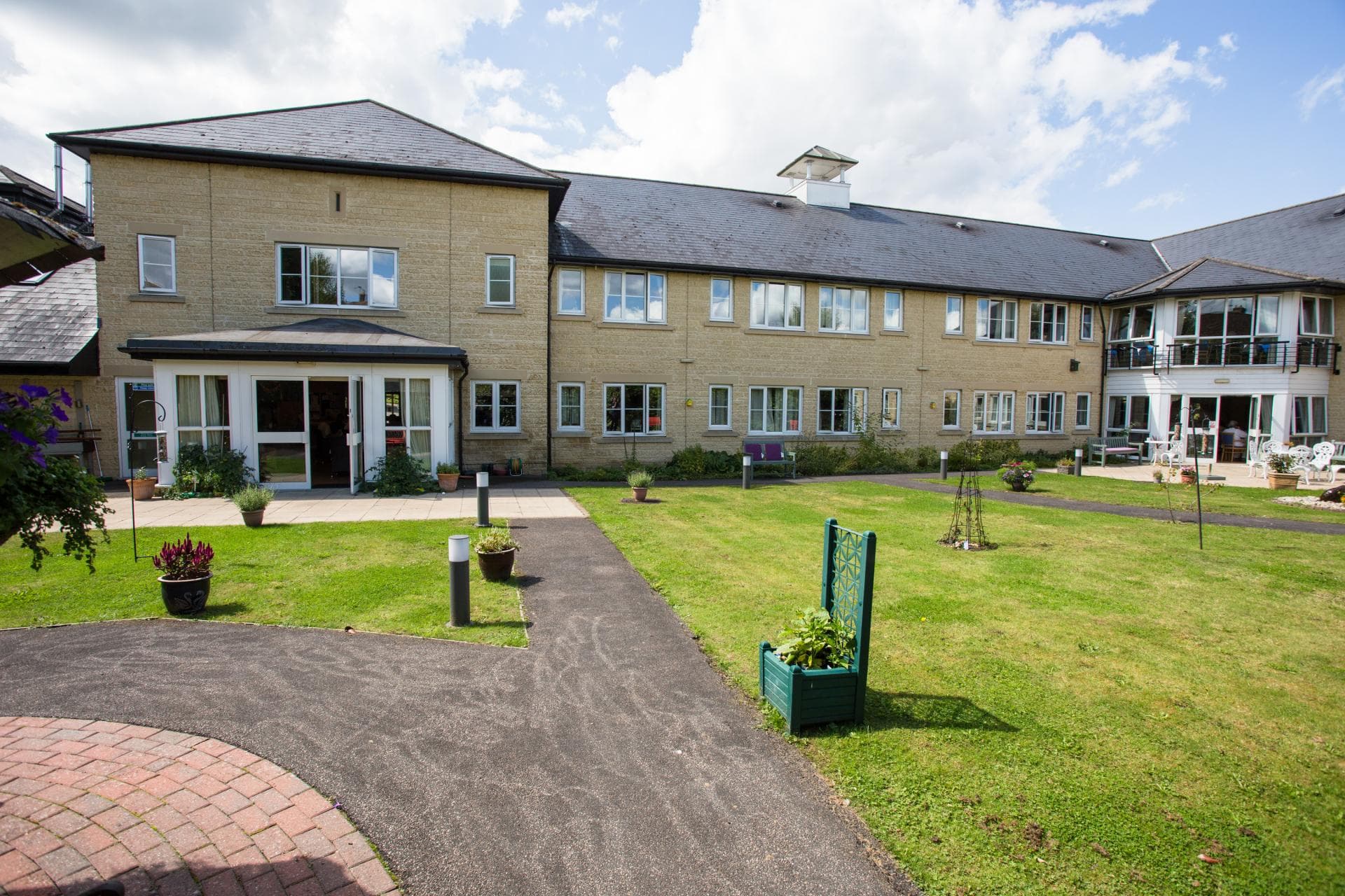 Exterior of Spencer Court in Woodstock, Oxfordshire