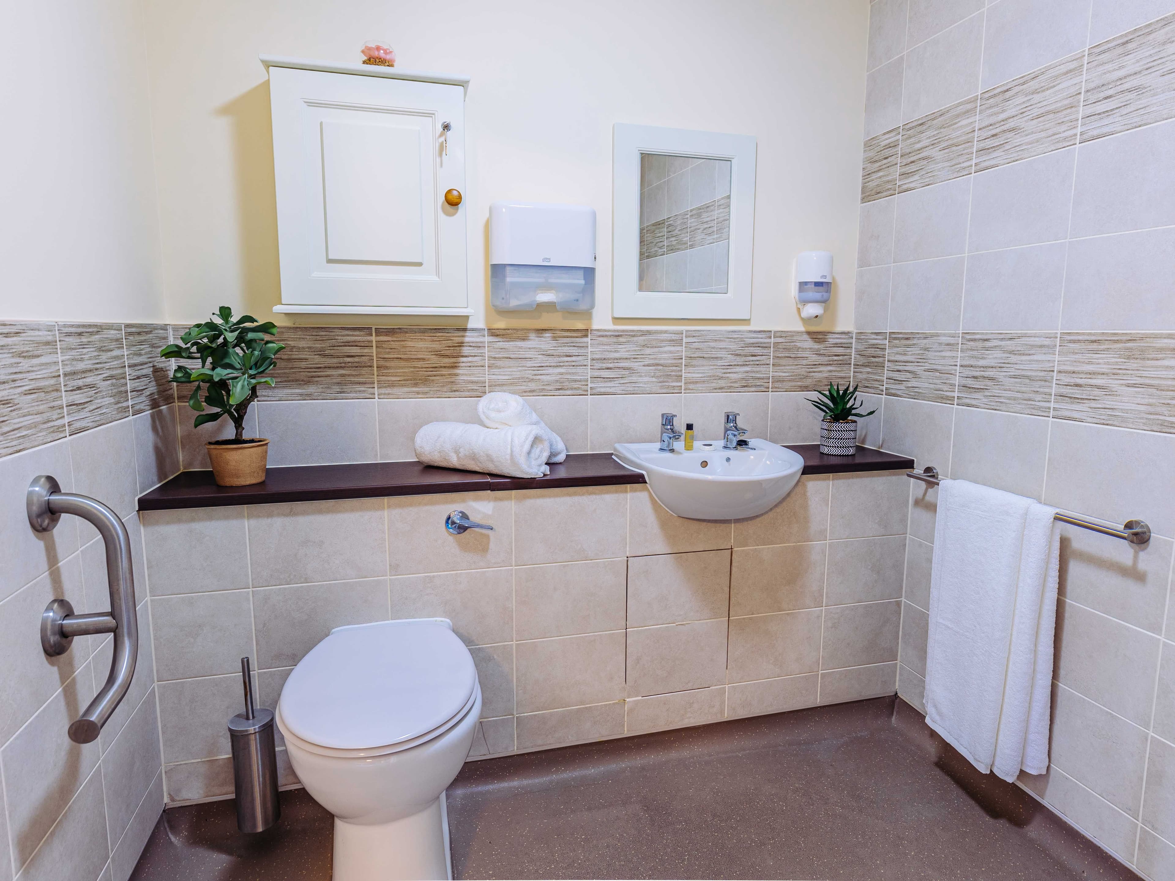 Barchester Healthcare - Paternoster House care home 017