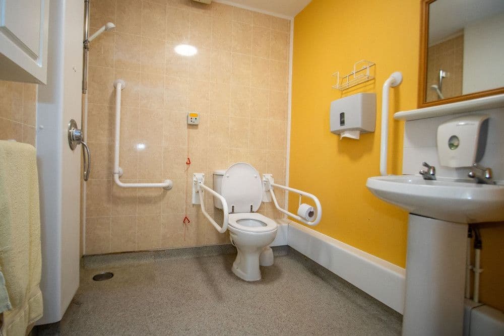 Shaw Healthcare - Sandalwood Court care home - 005