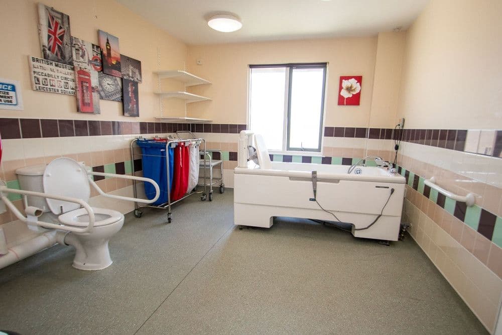 Shaw Healthcare - Sandalwood Court care home - 006