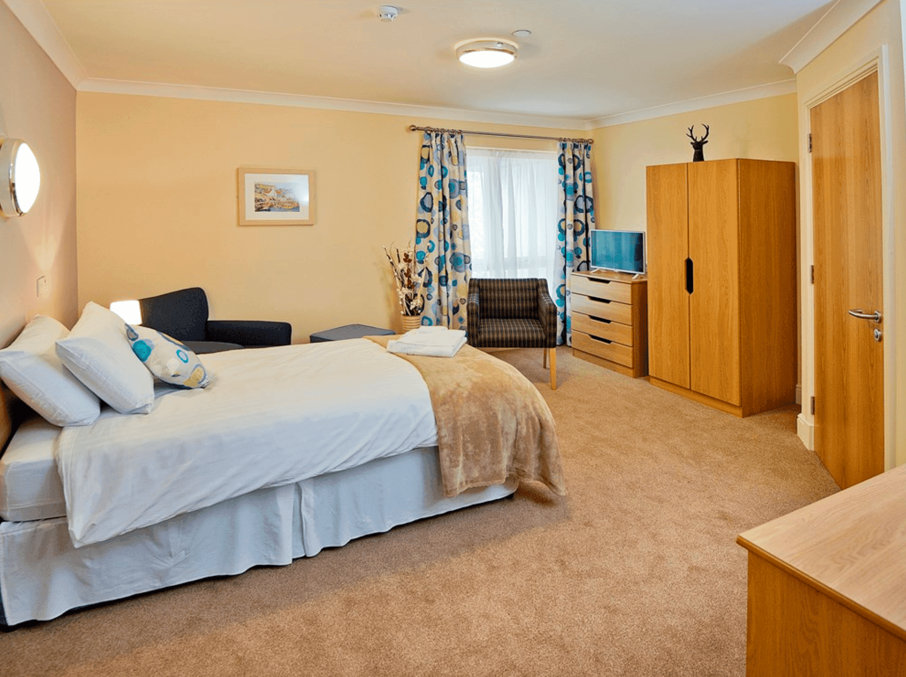 Bedroom of The Oaks in Glasgow, Scotland