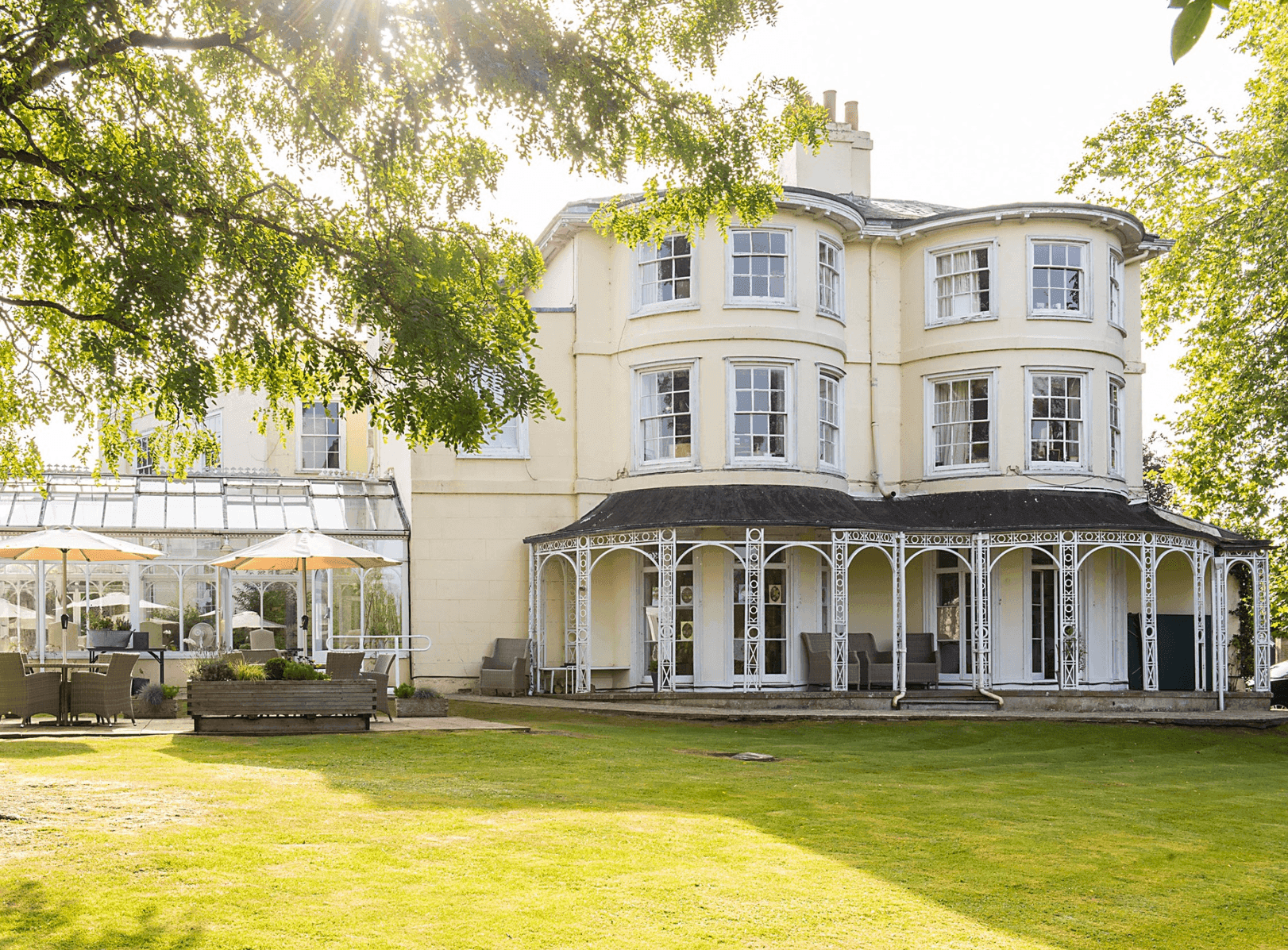 Exterior of Bridge House of Twyford in Twyford, Berkshire