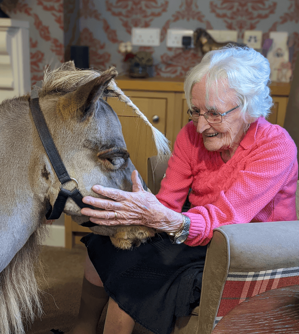 Cinnamon Luxury Care - Hartwood House care home 004