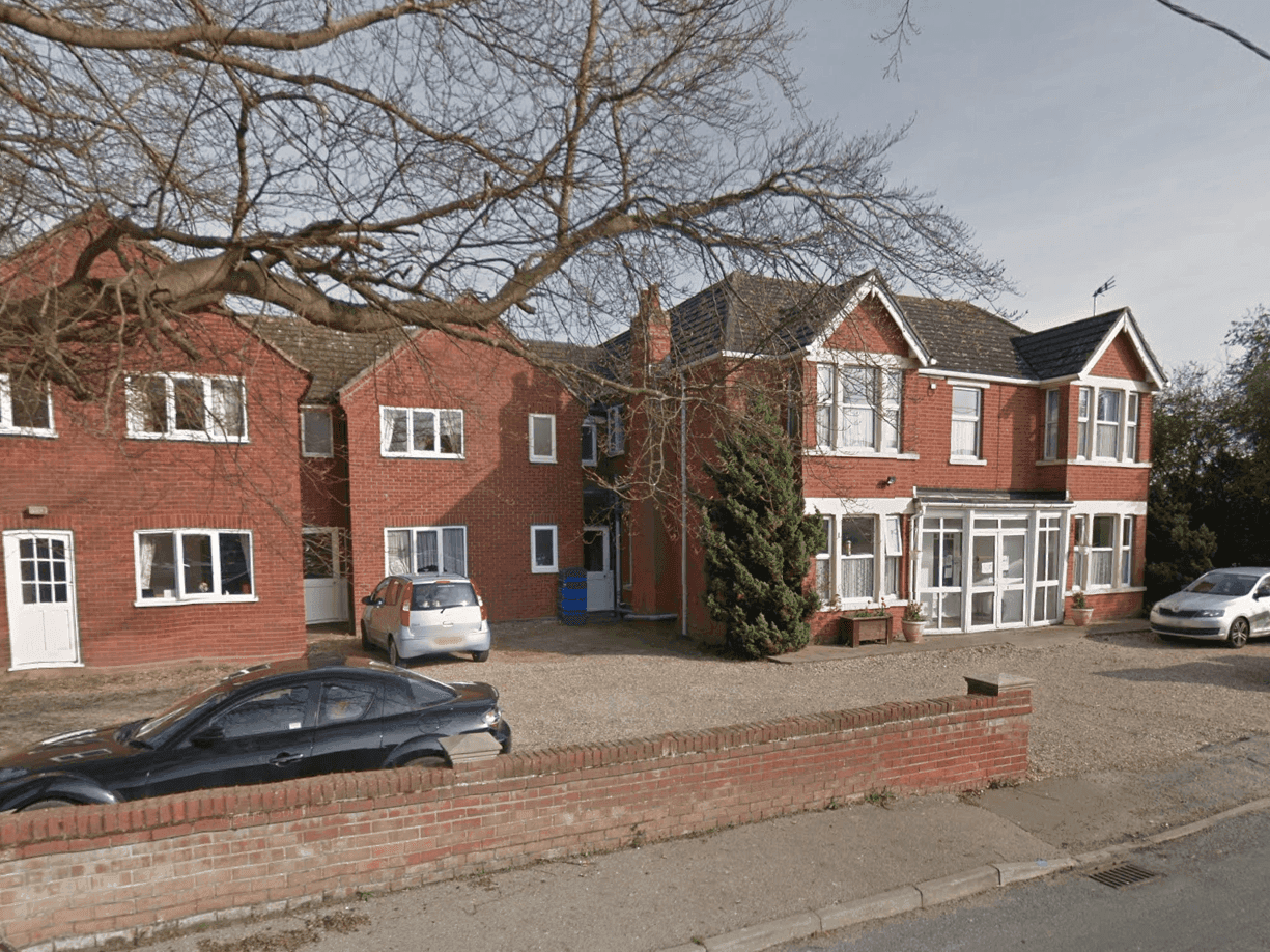 The Oaks Care Home Colchester 001