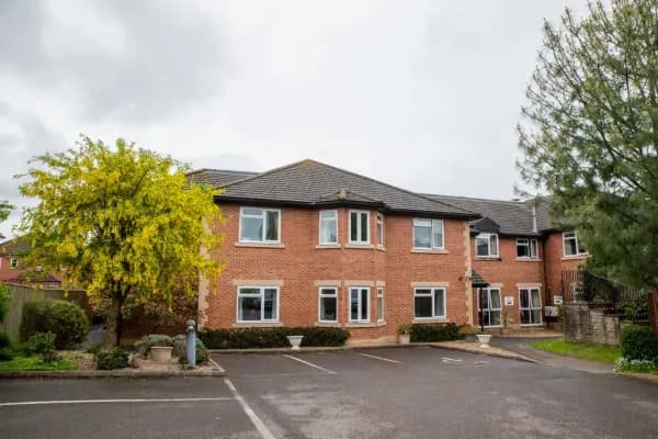 Staverton House-main-image