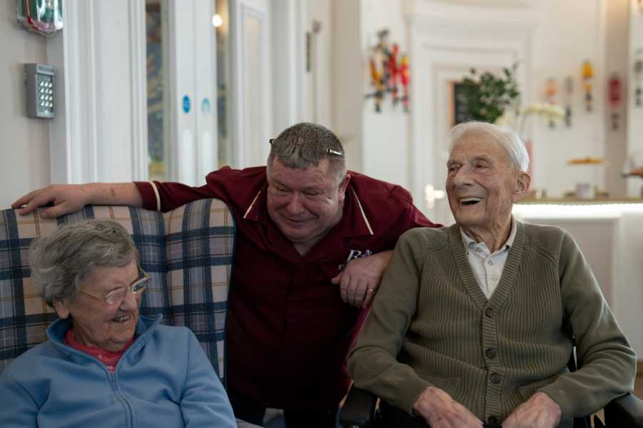 Renaissance Care - The Cowdray Club care home 006