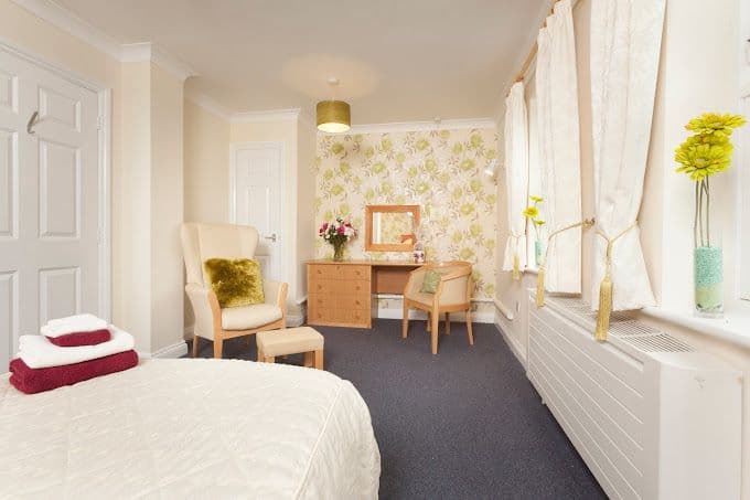 B&M Care - The Lodge care home 3