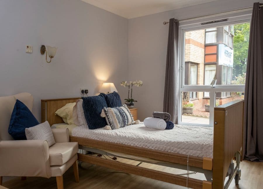 Renaissance Care - Whitecraigs care home - 005