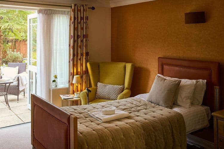 Hallmark Lakeview Care Home, Woking, GU18 5XQ