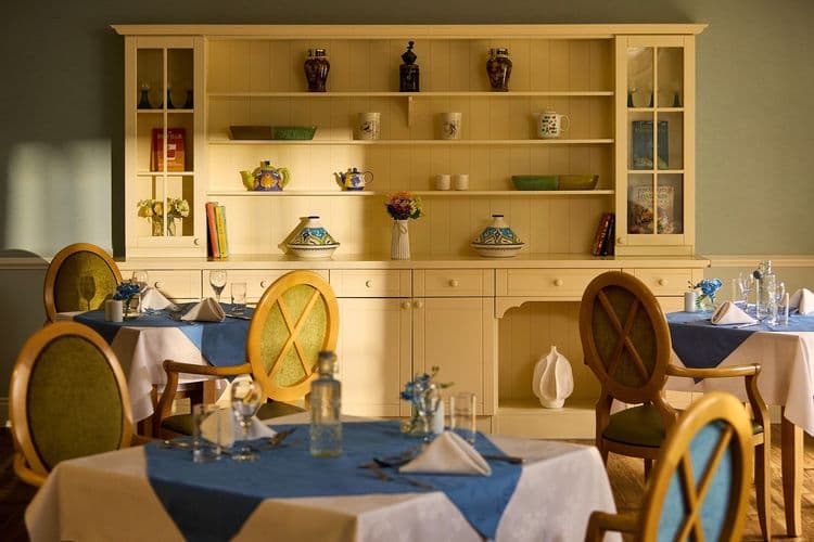 Hallmark Lakeview Care Home, Woking, GU18 5XQ