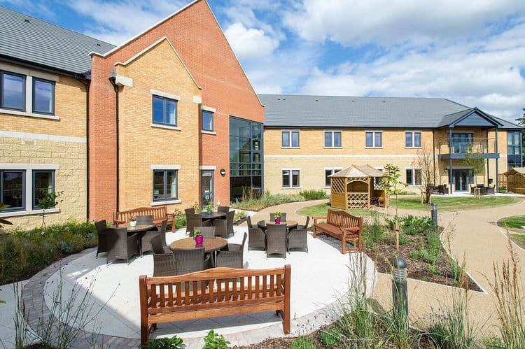 Juniper House -main-image