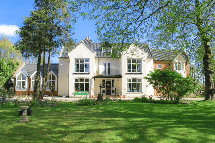 Broadlands Park-main-image